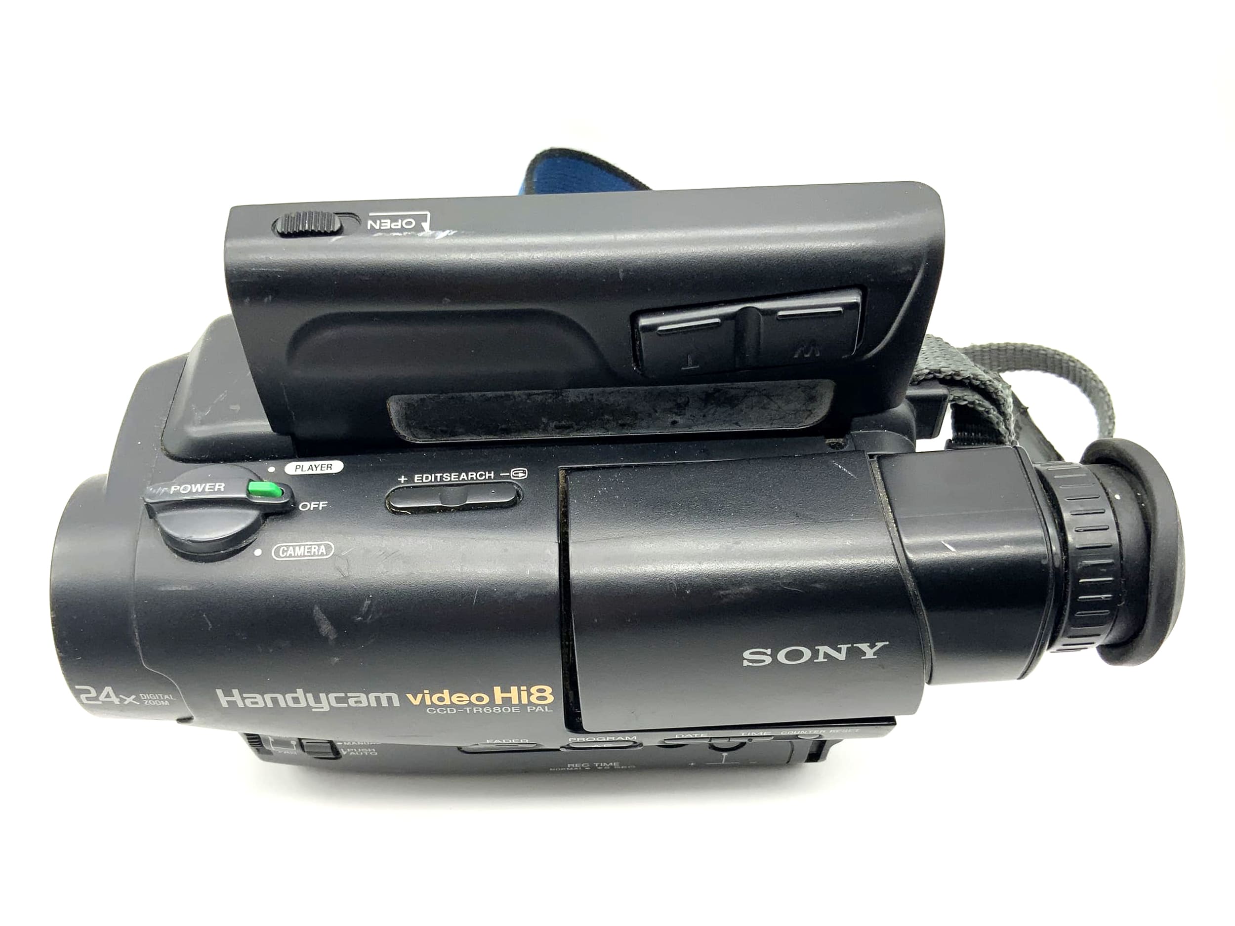 Sony Handycam video Hi8 CCD-TR680E PAL camcorder video camera with battery