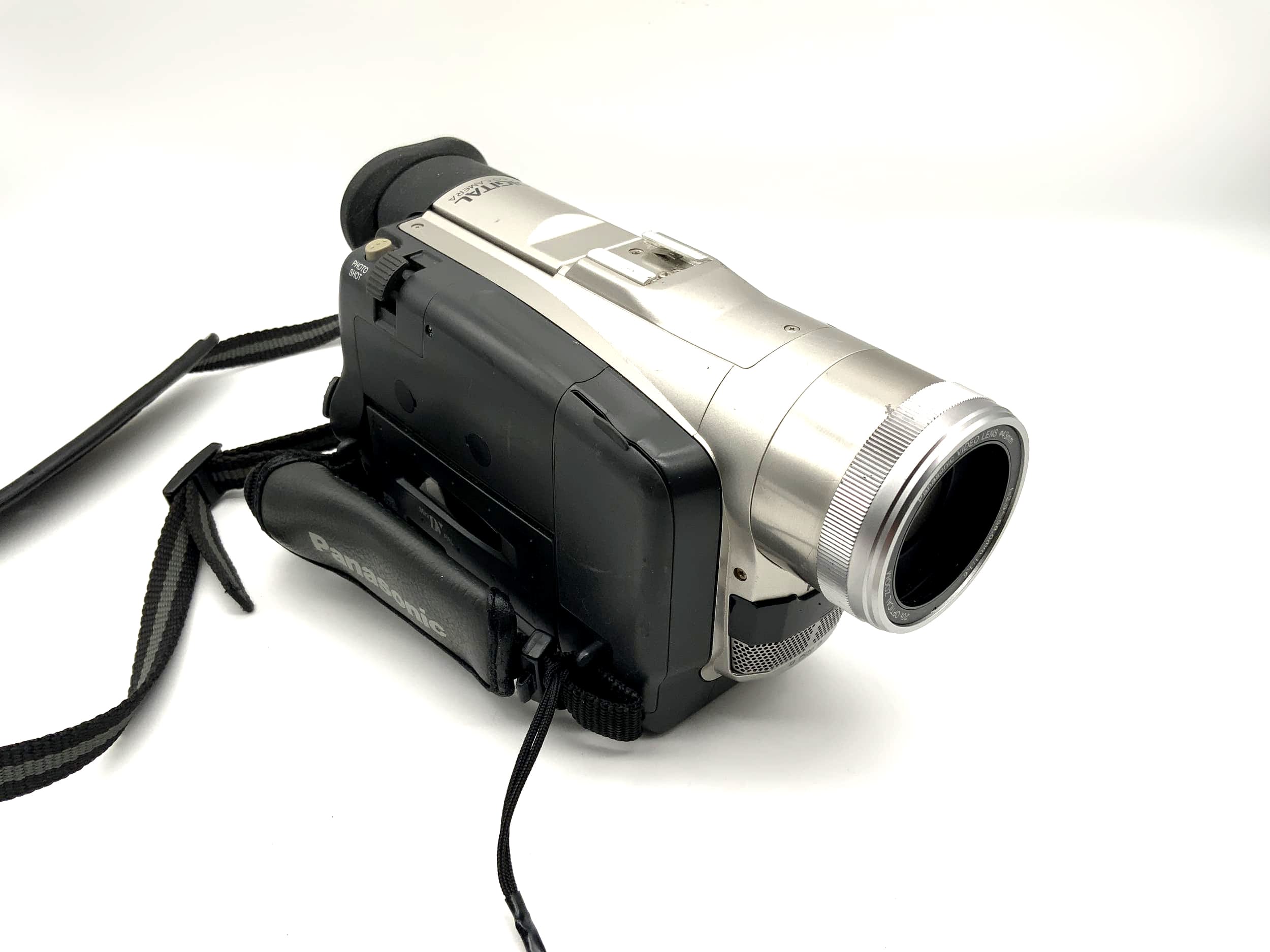 Panasonic NV-DS15 NV-DS15EG camcorder video camera with battery