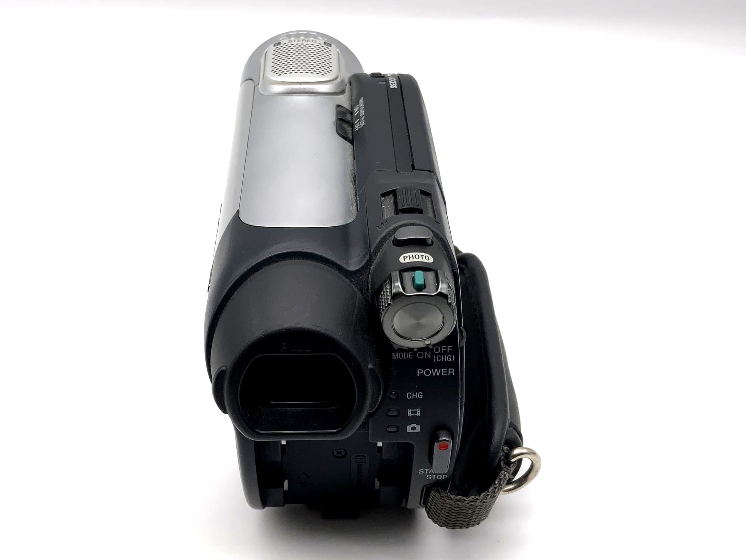 Sony Handycam DCR-DVD106E camcorder video camera with battery