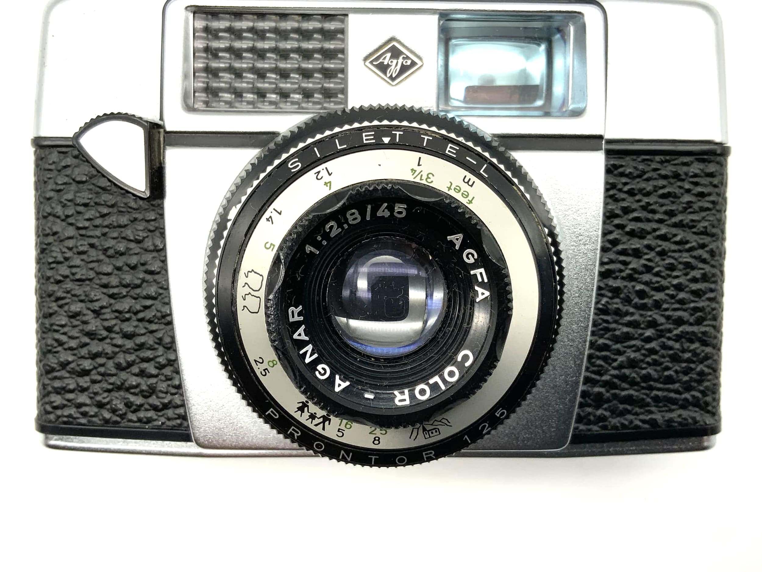 Agfa Silette-L rangefinder camera with Color Agnar 45mm 1:2.8 and 35mm Prontor 125 lenses.