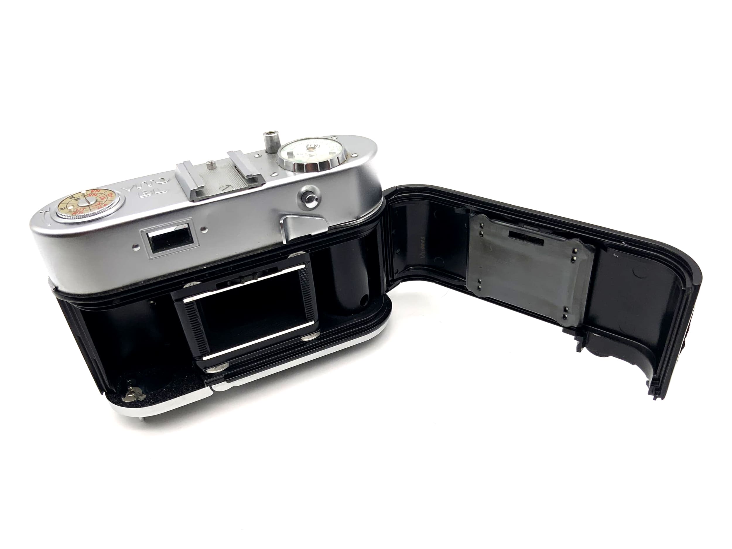 Voigtländer Vito BL viewfinder camera with Color Skopar 50mm 1:3.5 and 35mm Prontor SVS lenses.