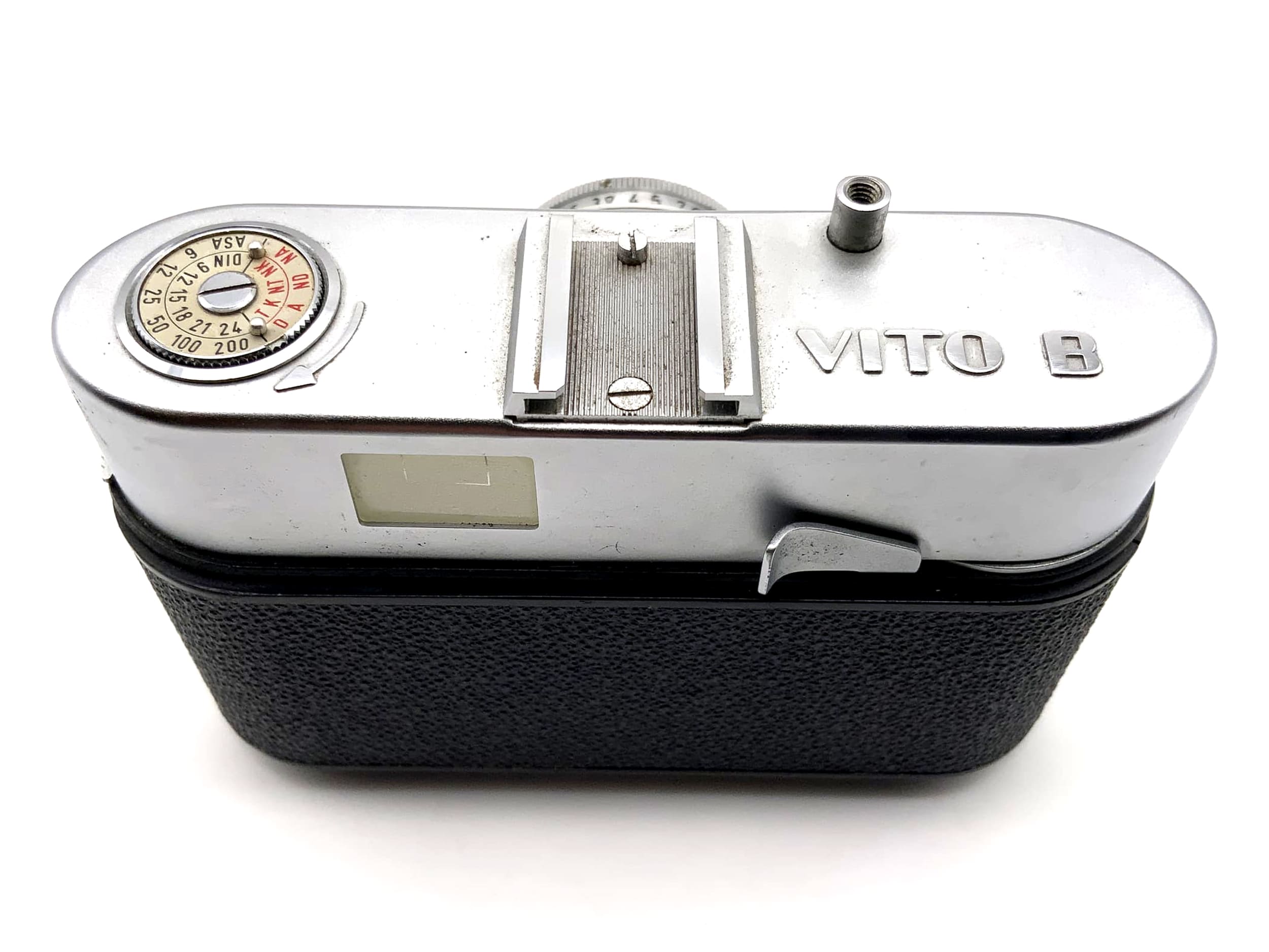 Voigtländer Vito B rangefinder camera with Color Skopar 50mm 1:3.5 and 35mm Prontor SVS lenses.