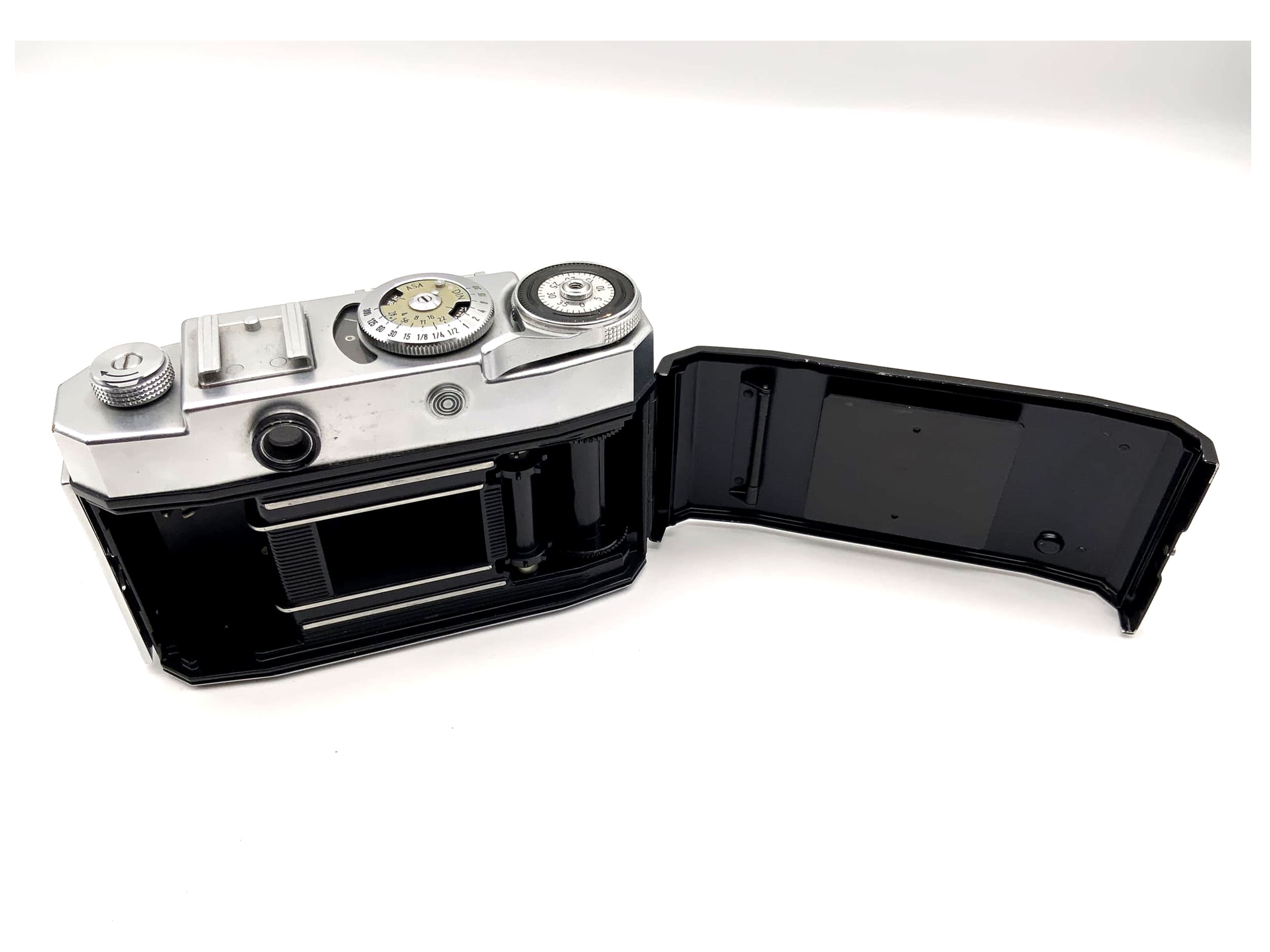 Zeiss Ikon Contina viewfinder camera with Novicar Anastigmat 45mm 1:2.8 35mm