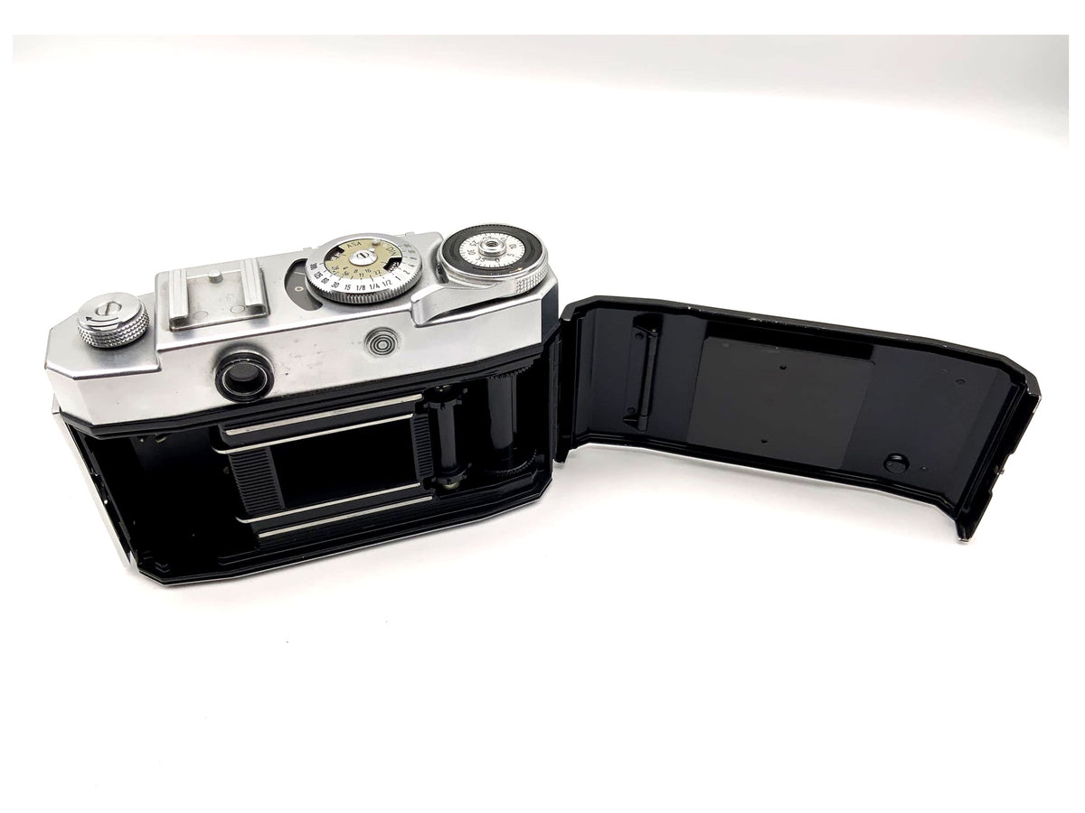 Zeiss Ikon Contina viewfinder camera with Novicar Anastigmat 45mm 1:2.8 35mm
