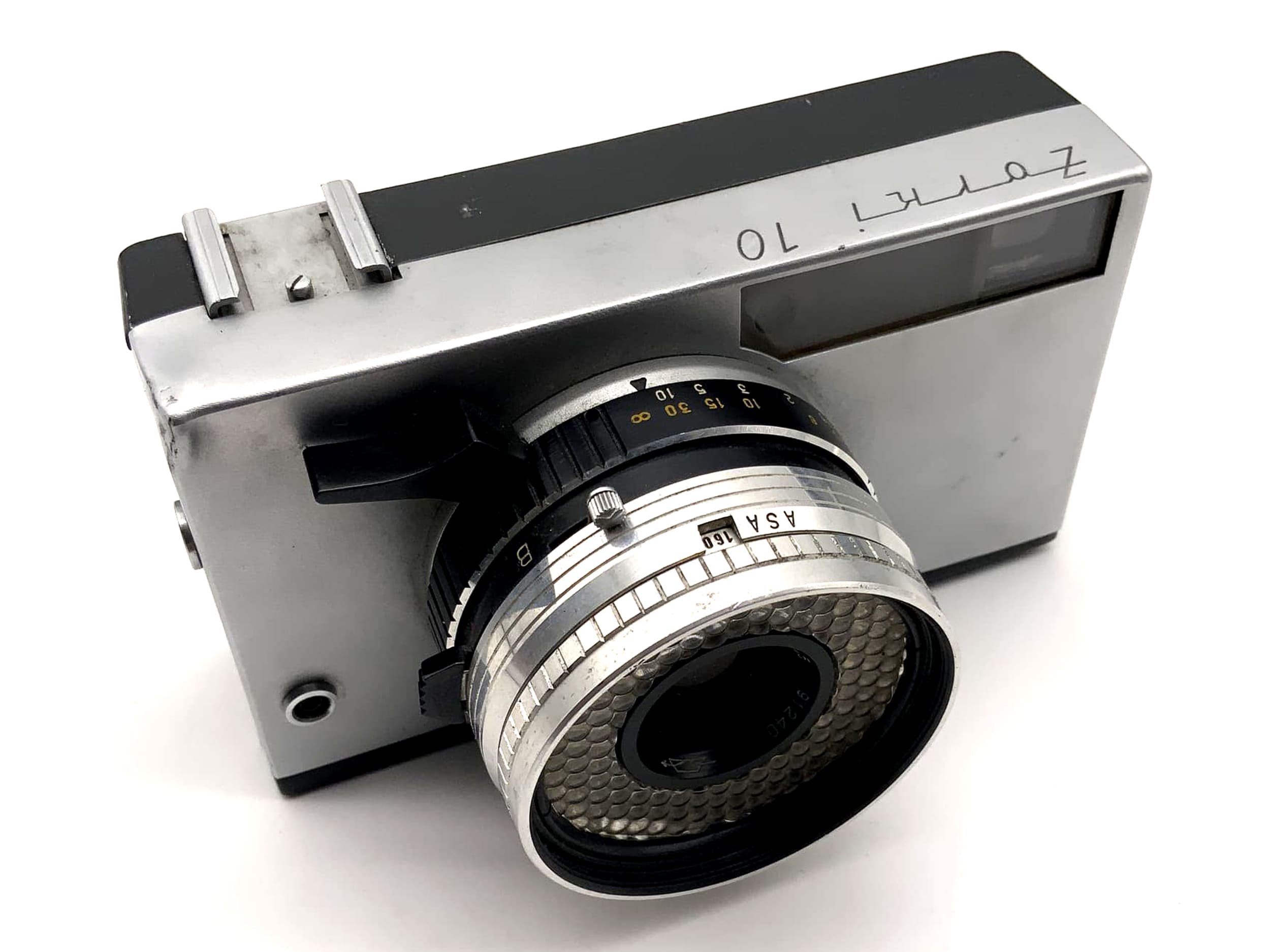 KMZ Zorki 10 viewfinder camera with Industar-63 45mm 1:2.8 35mm compact camera