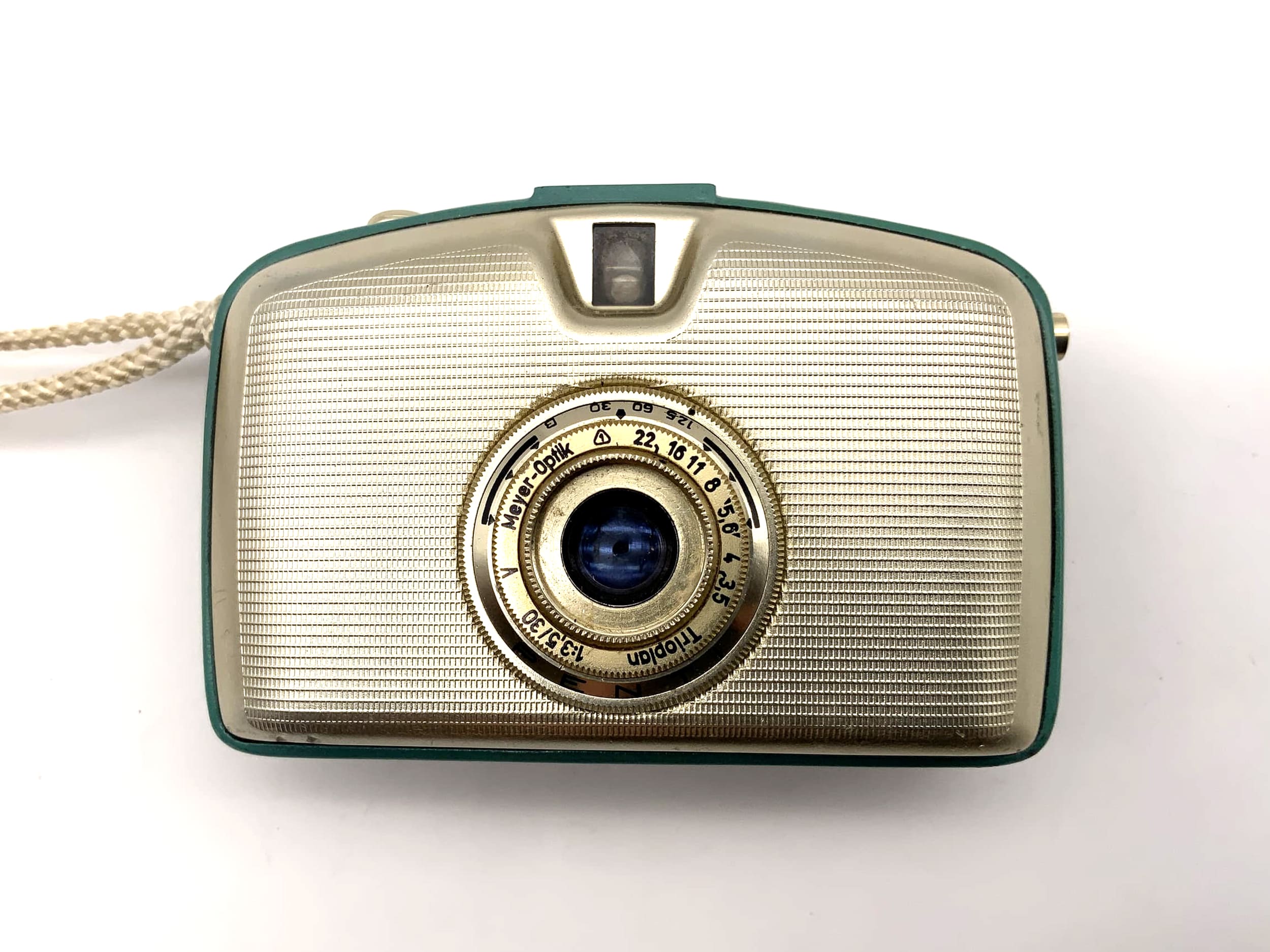 Welta Penti rangefinder camera with Trioplan 30mm 1:3.5 35mm compact camera green