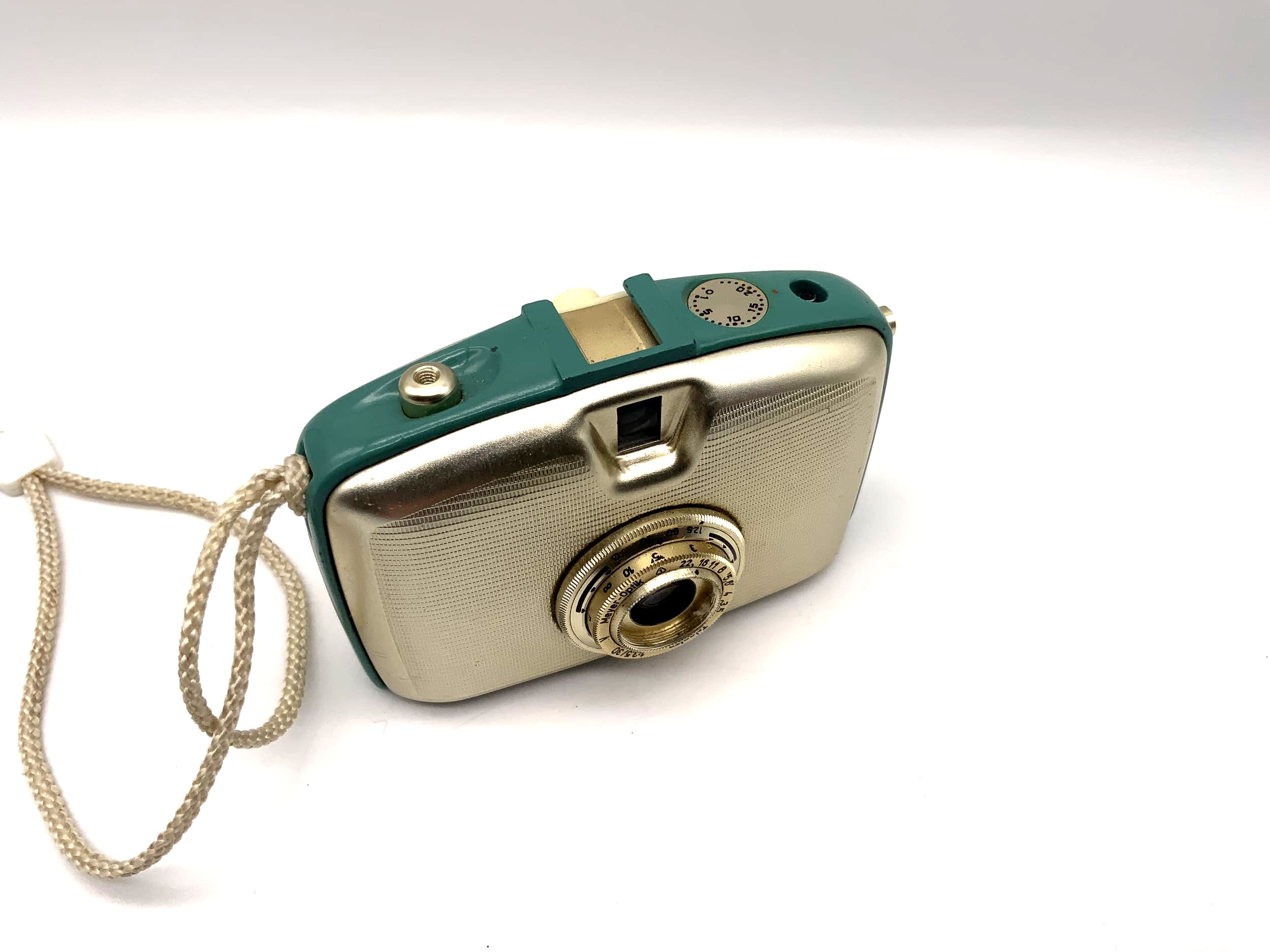 Welta Penti rangefinder camera with Trioplan 30mm 1:3.5 35mm compact camera green