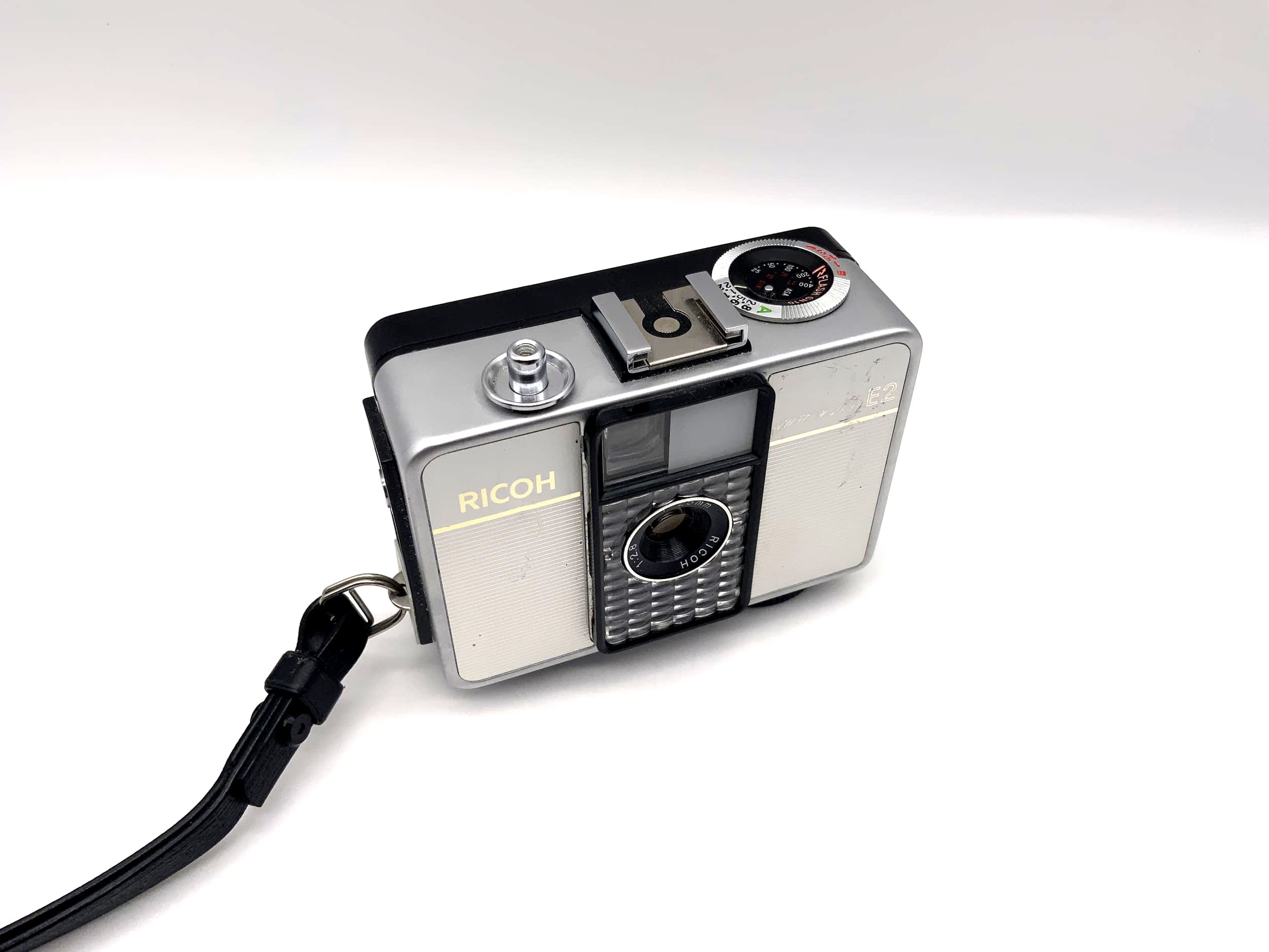 Ricoh E2 viewfinder camera with 25mm 1:2.8 lens, 35mm compact camera, auto half