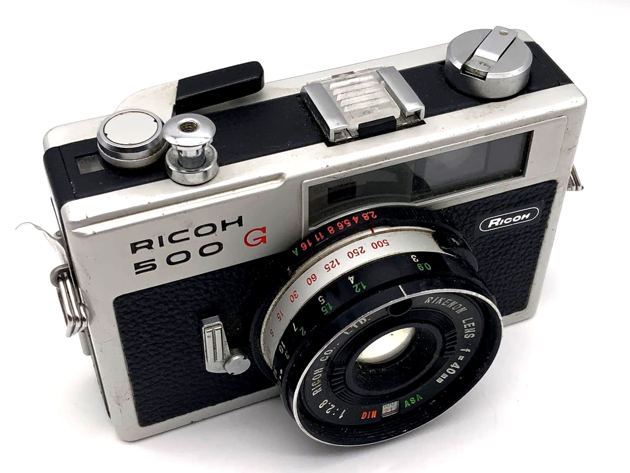 Ricoh 500 G viewfinder camera with Rikenon 40mm 1:2.8 35mm compact camera
