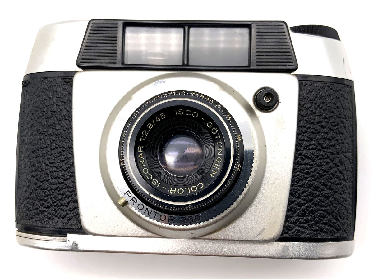 Balda Baldinette viewfinder camera with Color Isconar 45mm 1:2.8 35mm compact camera