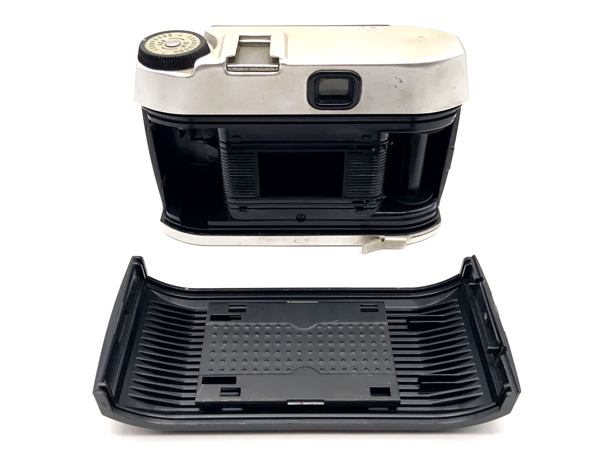 Balda Baldinette viewfinder camera with Color Isconar 45mm 1:2.8 35mm compact camera