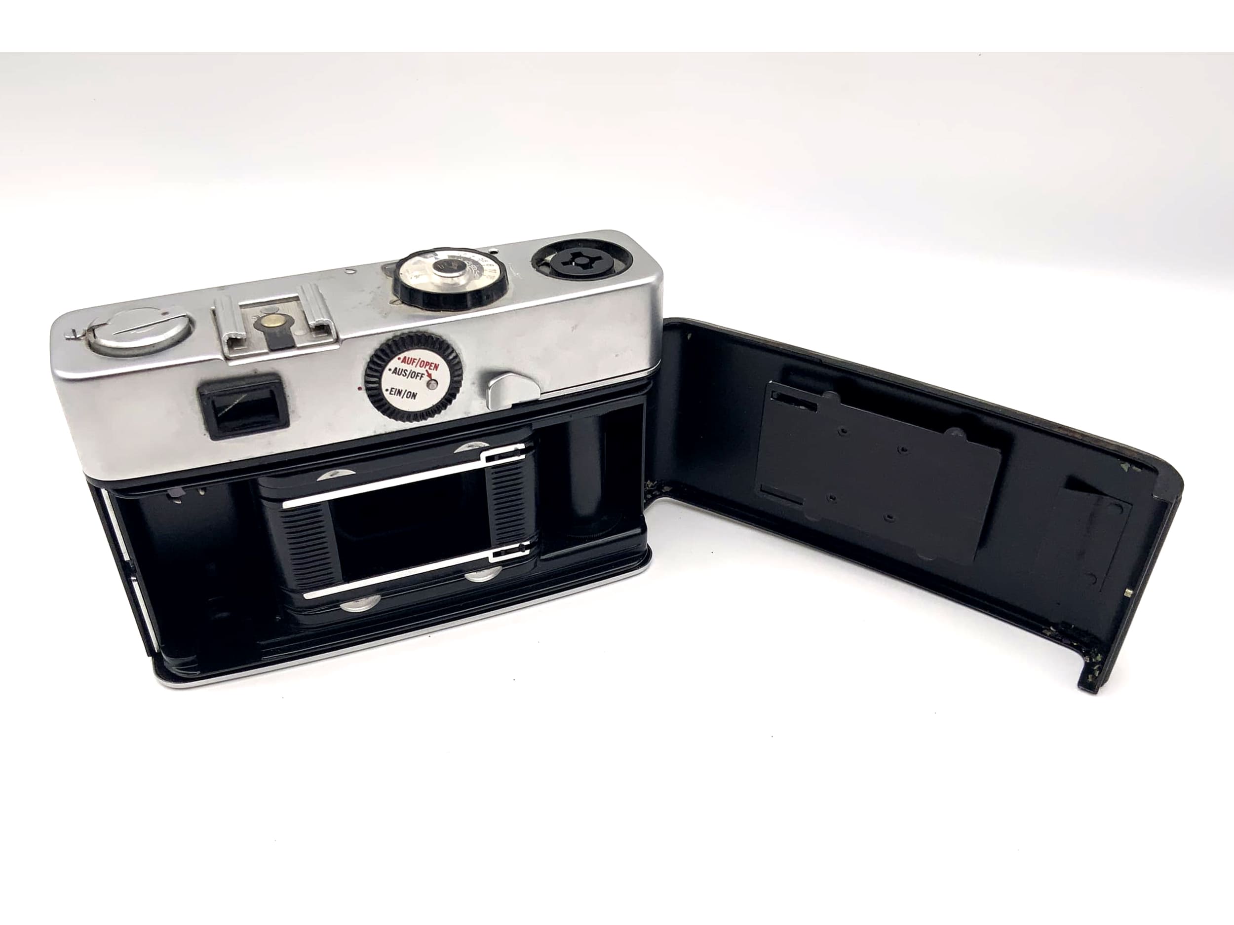 Dacora super dignette viewfinder camera with Isconar 45mm 1:2.8 35mm electric CR