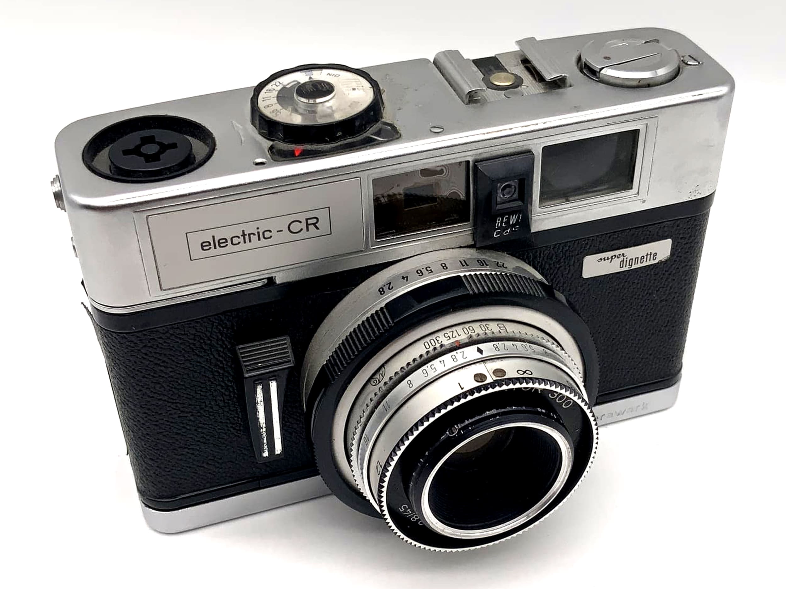 Dacora super dignette viewfinder camera with Isconar 45mm 1:2.8 35mm electric CR