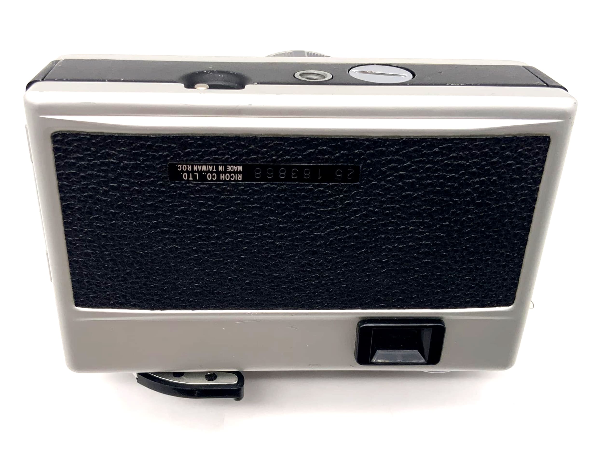 Ricoh 500 GX viewfinder camera with Rikenon 40mm 1:2.8 35mm compact camera (defective)