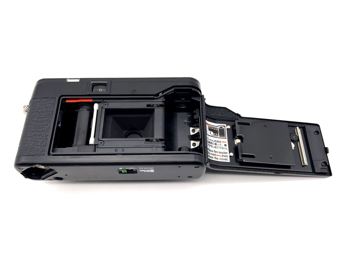 Yashica Full automatic viewfinder camera with Yashica 38mm f/2.8 lens (35mm lens) - Defective