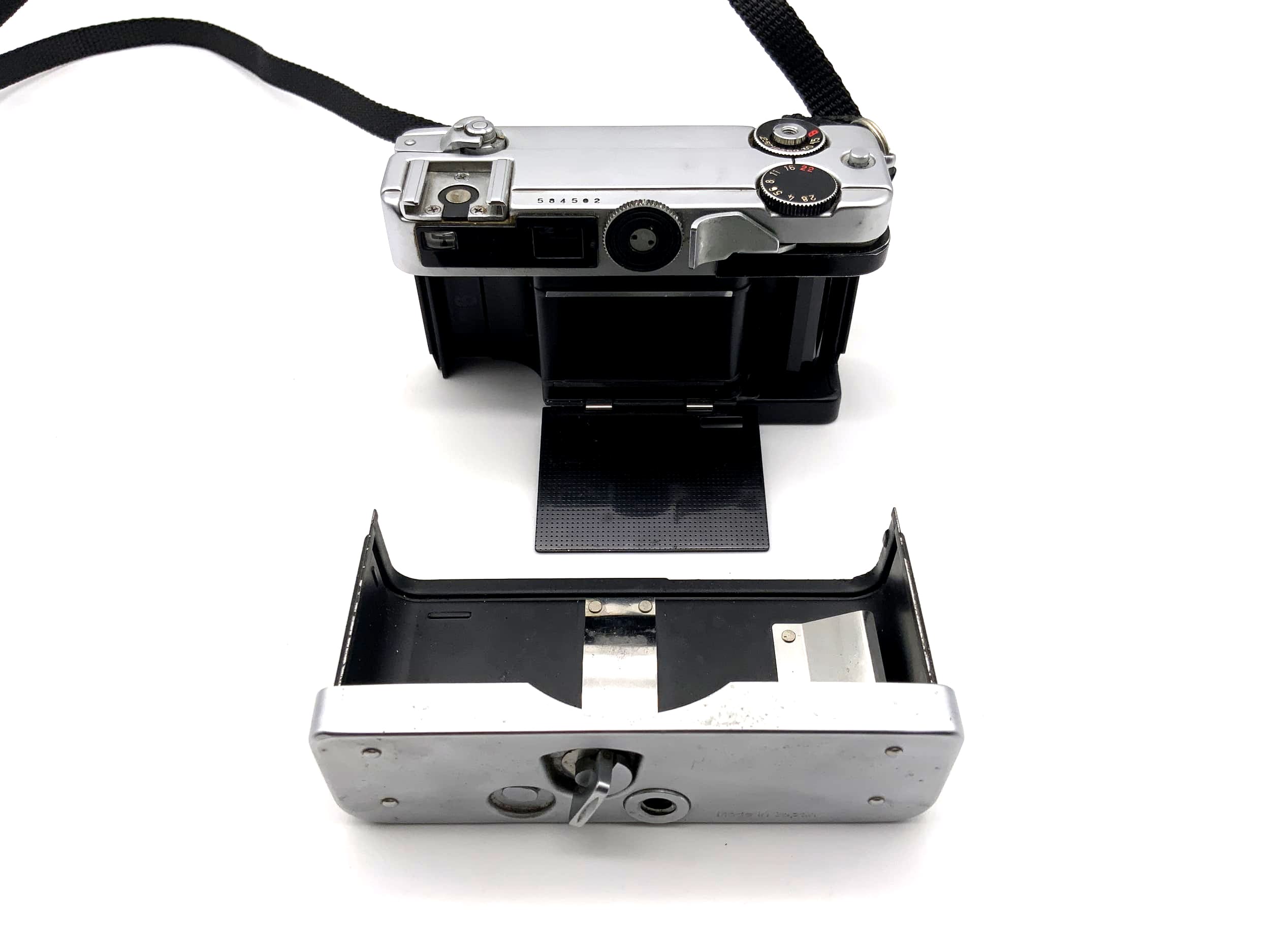 Petri Color 35 viewfinder camera with CC Petri 40mm 1:2.8 35mm compact camera (defective)