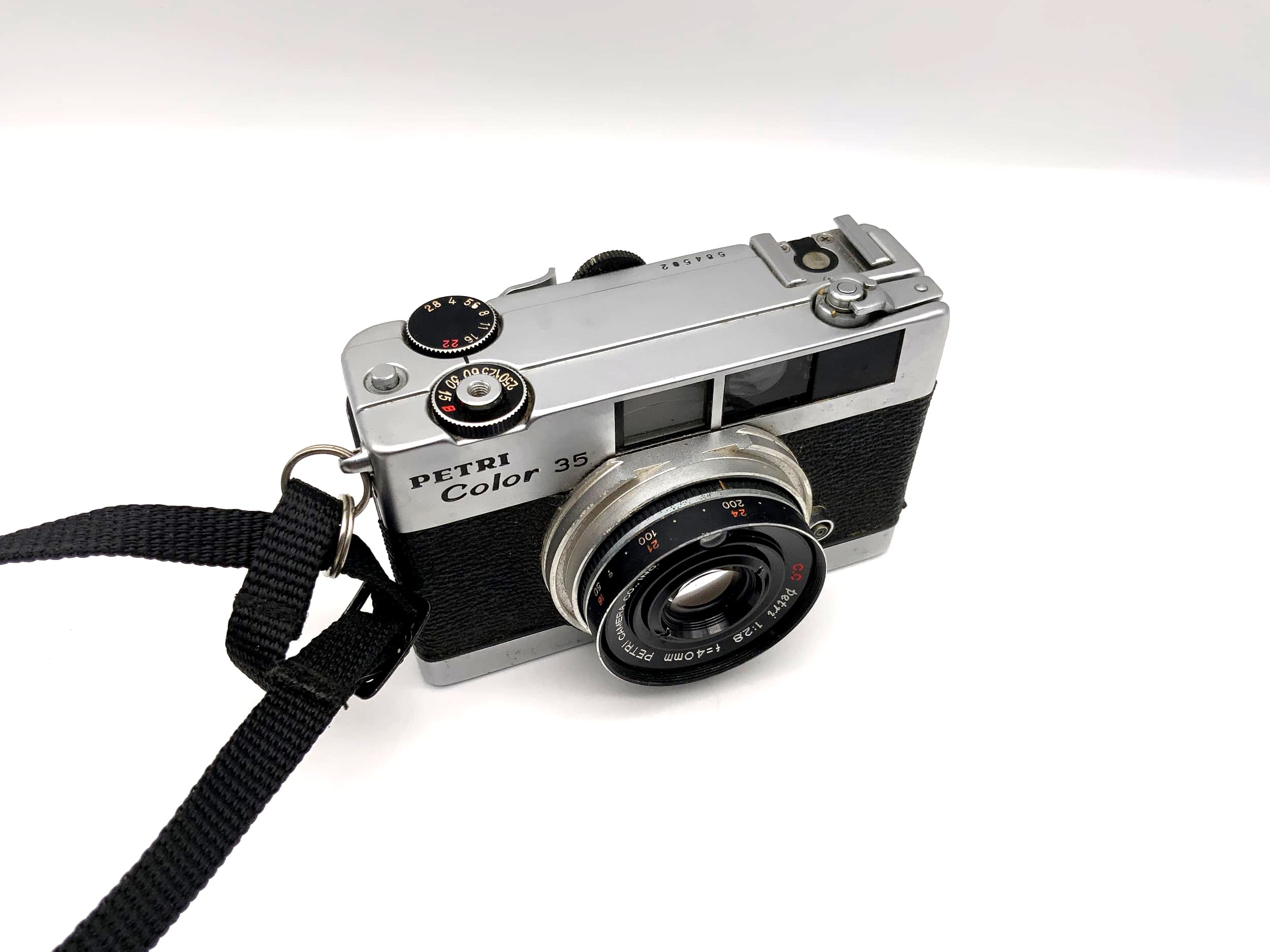 Petri Color 35 viewfinder camera with CC Petri 40mm 1:2.8 35mm compact camera (defective)