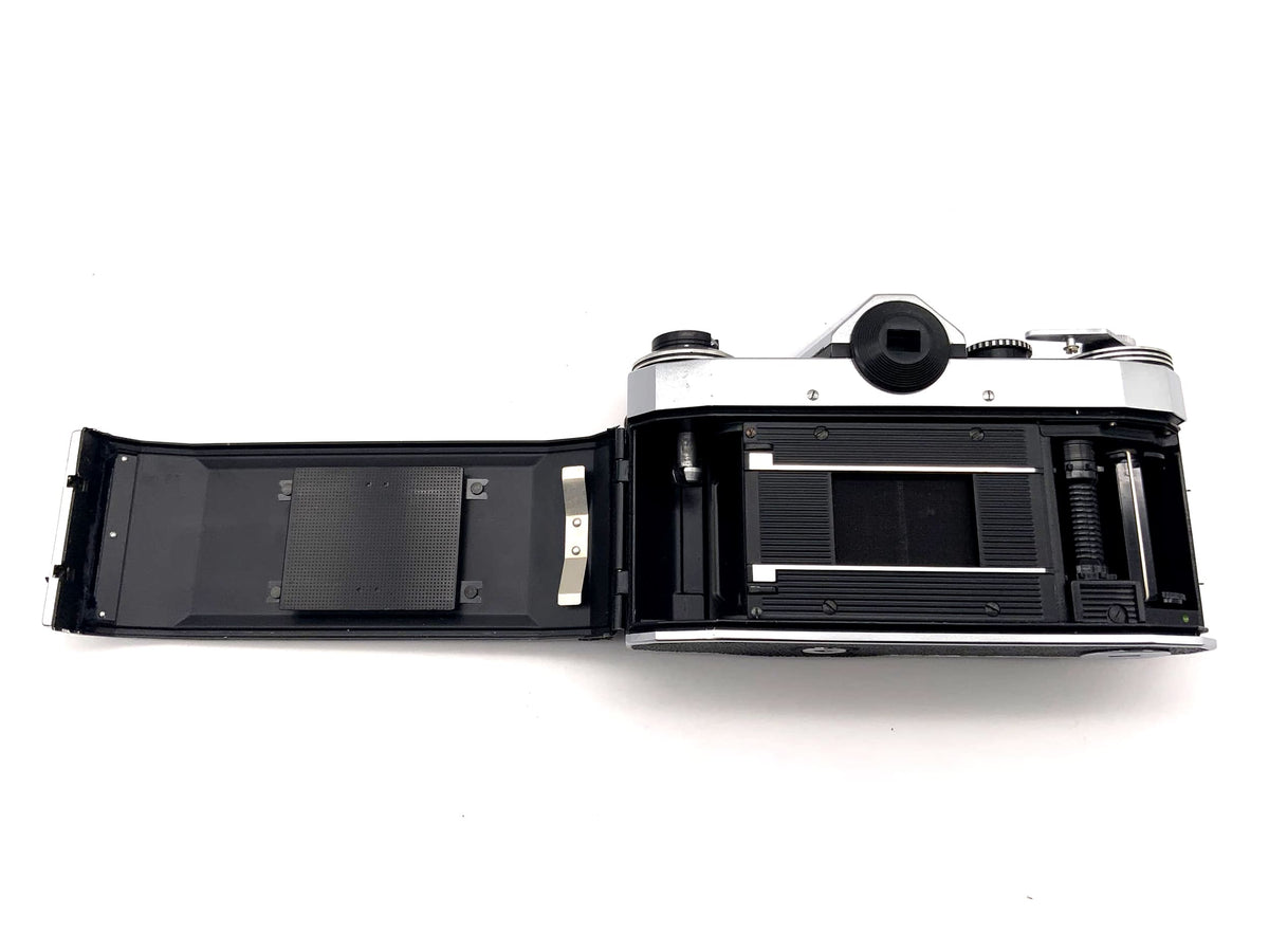 Praktica Super TL SLR camera with viewfinder, Pentacon 35mm body