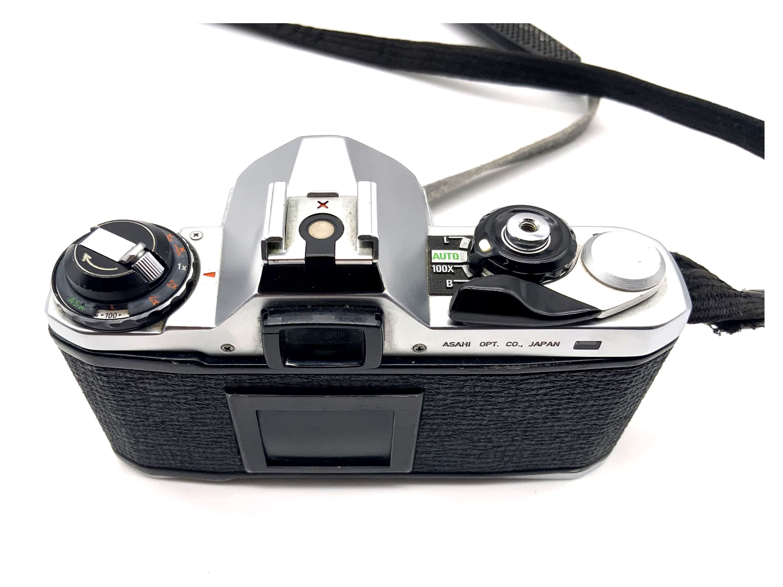 Pentax ME SLR 35mm camera body (light meter defective!)