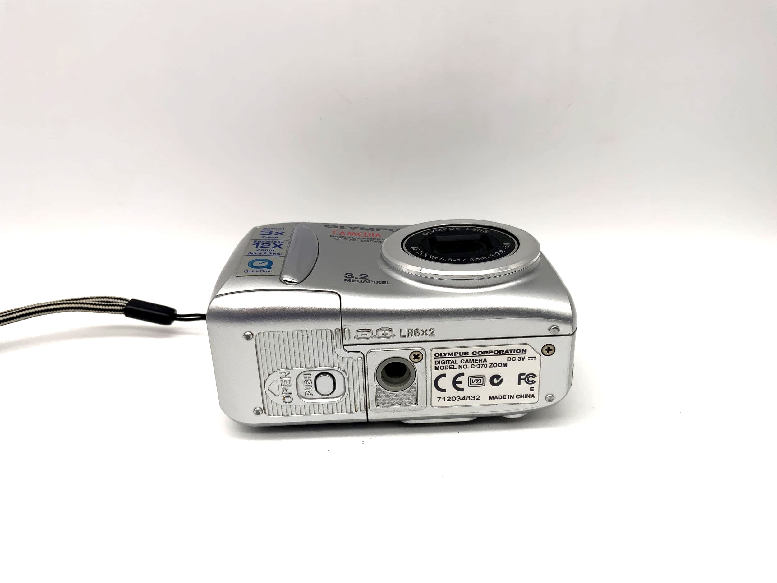 Olympus C-370 Zoom with AF Zoom Lens 5.8-17.4mm 1:2.9-5.0 3.2 MP 3x Optical Zoom