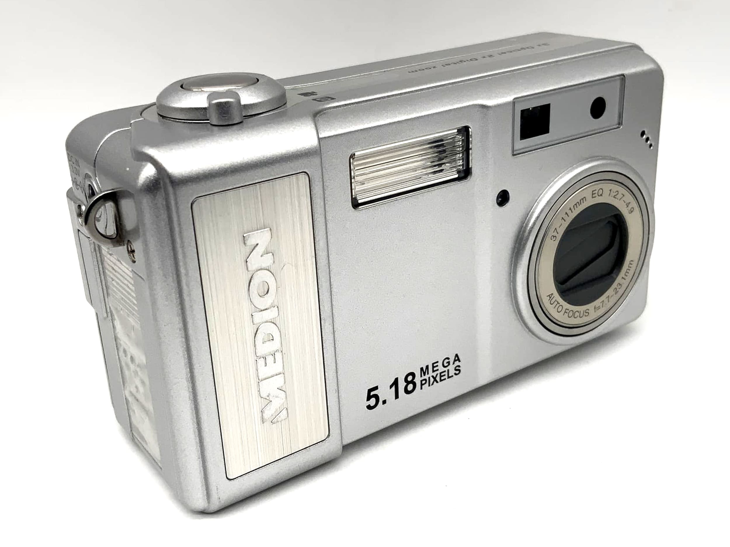 Medion MD 41066 with 37-111mm EQ 1:2.7-4.9 AF f=7.7-23.1mm 5.18 MP