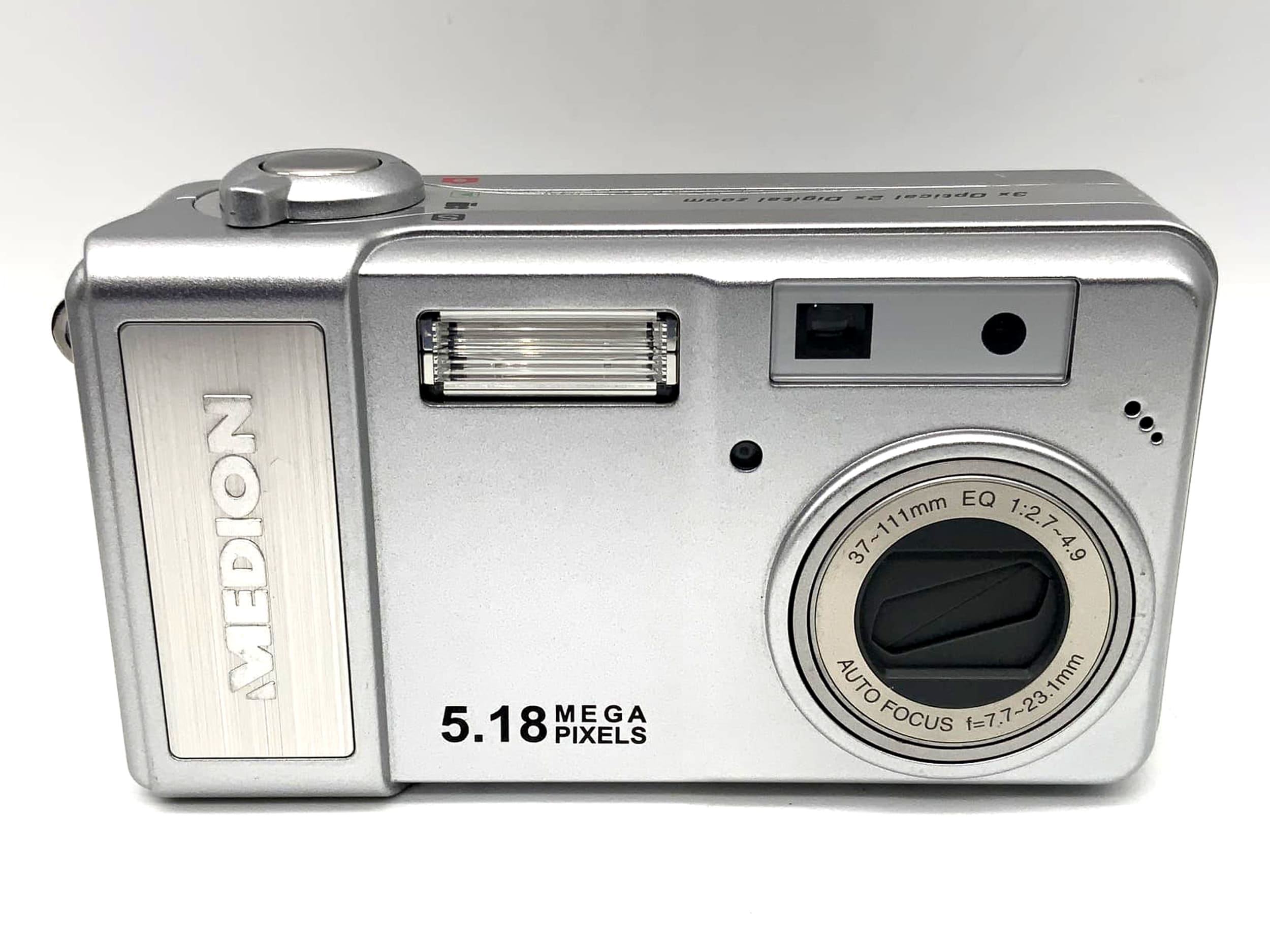 Medion MD 41066 with 37-111mm EQ 1:2.7-4.9 AF f=7.7-23.1mm 5.18 MP