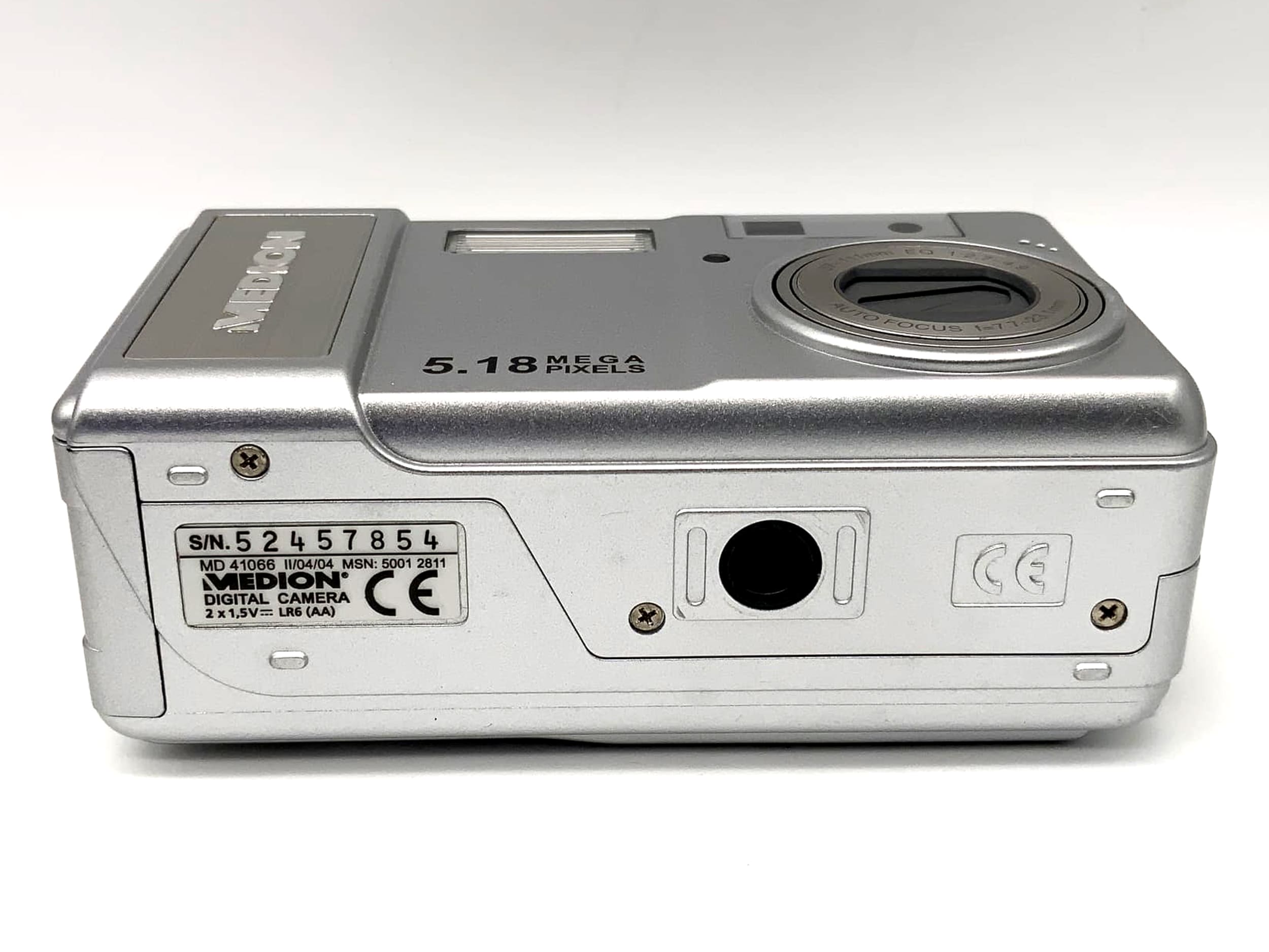 Medion MD 41066 with 37-111mm EQ 1:2.7-4.9 AF f=7.7-23.1mm 5.18 MP