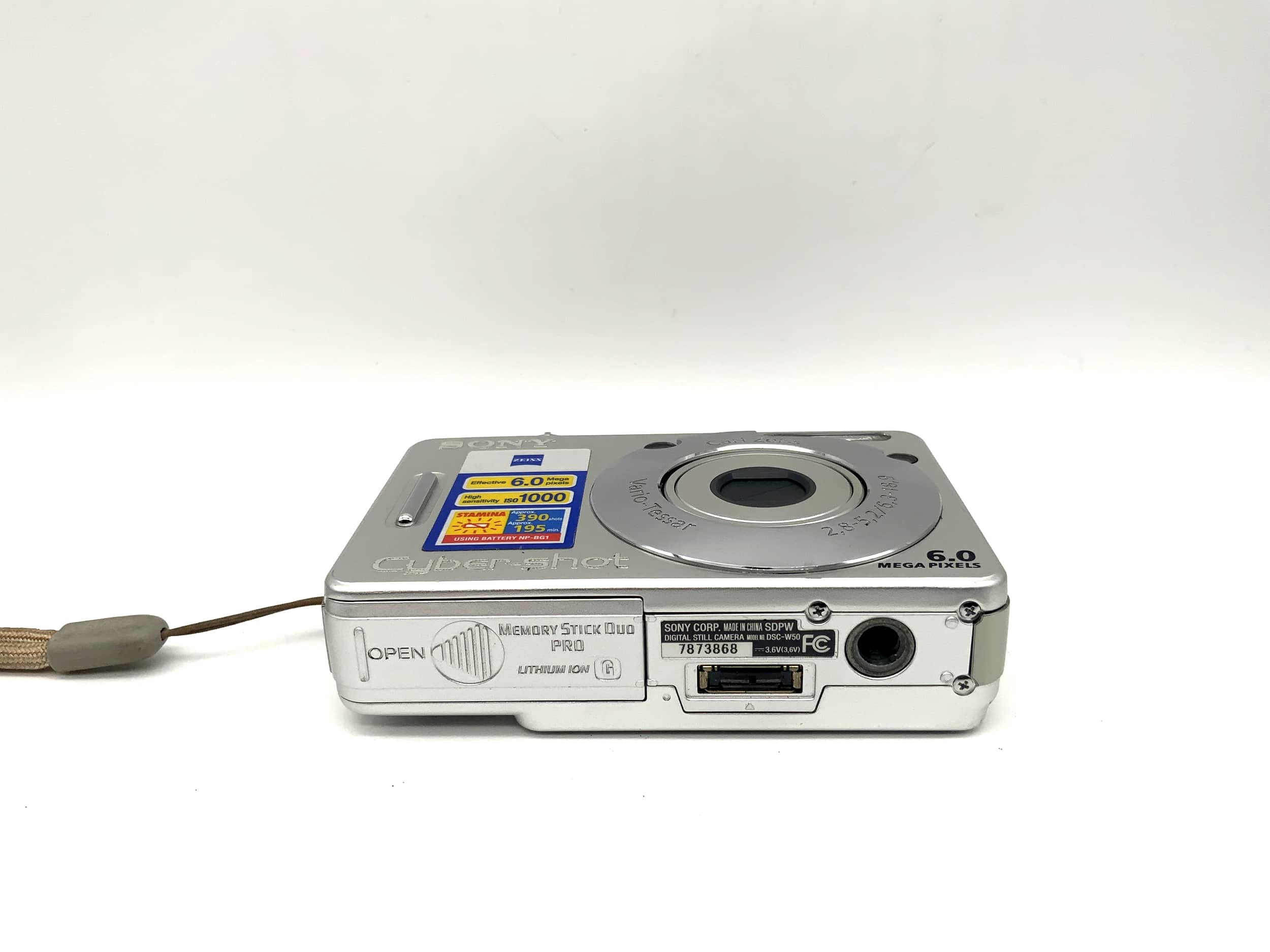 Sony Cyber-shot DSC-W50 with Carl Zeiss Vario-Tessar 2.8-5.2/6.3-18.9 6.0 MP