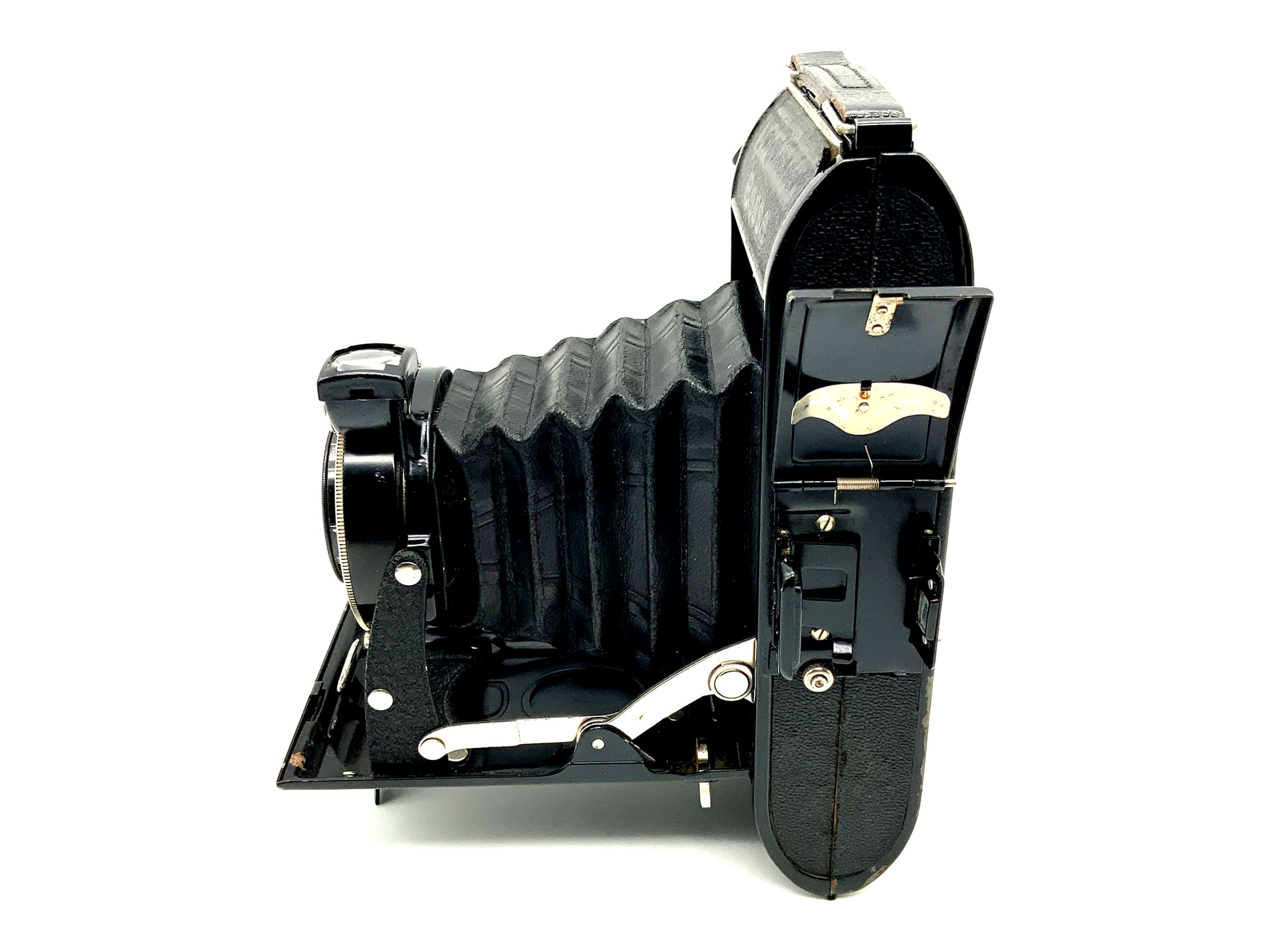 Voigtländer Bessa folding camera with Anastigmat Voigtar 1:4.5 F=11cm