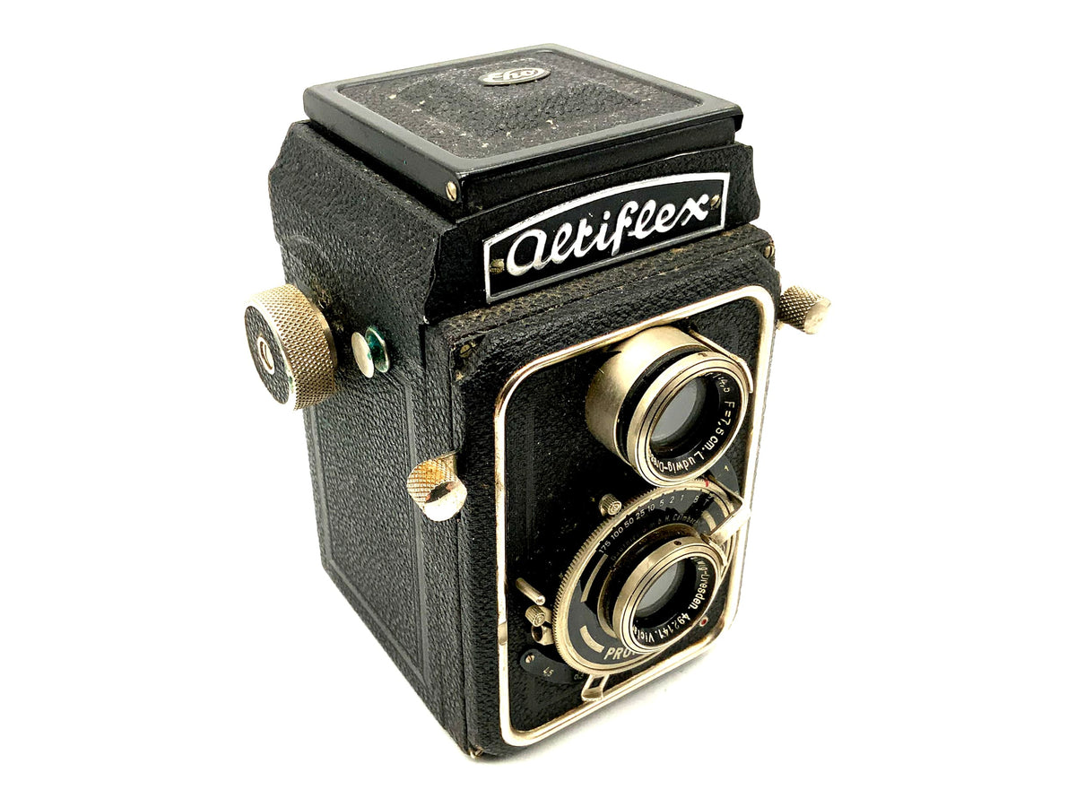 Eho-Altissa Altiflex TLR with Victar 1:4.5 F=7.5cm Prontor II dual-lens camera