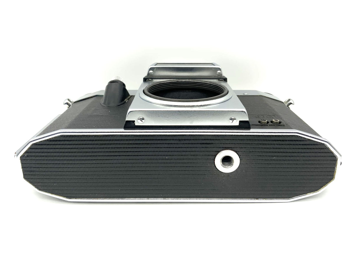 Pentacon Nova B 35mm SLR camera Praktica camera body (M42)