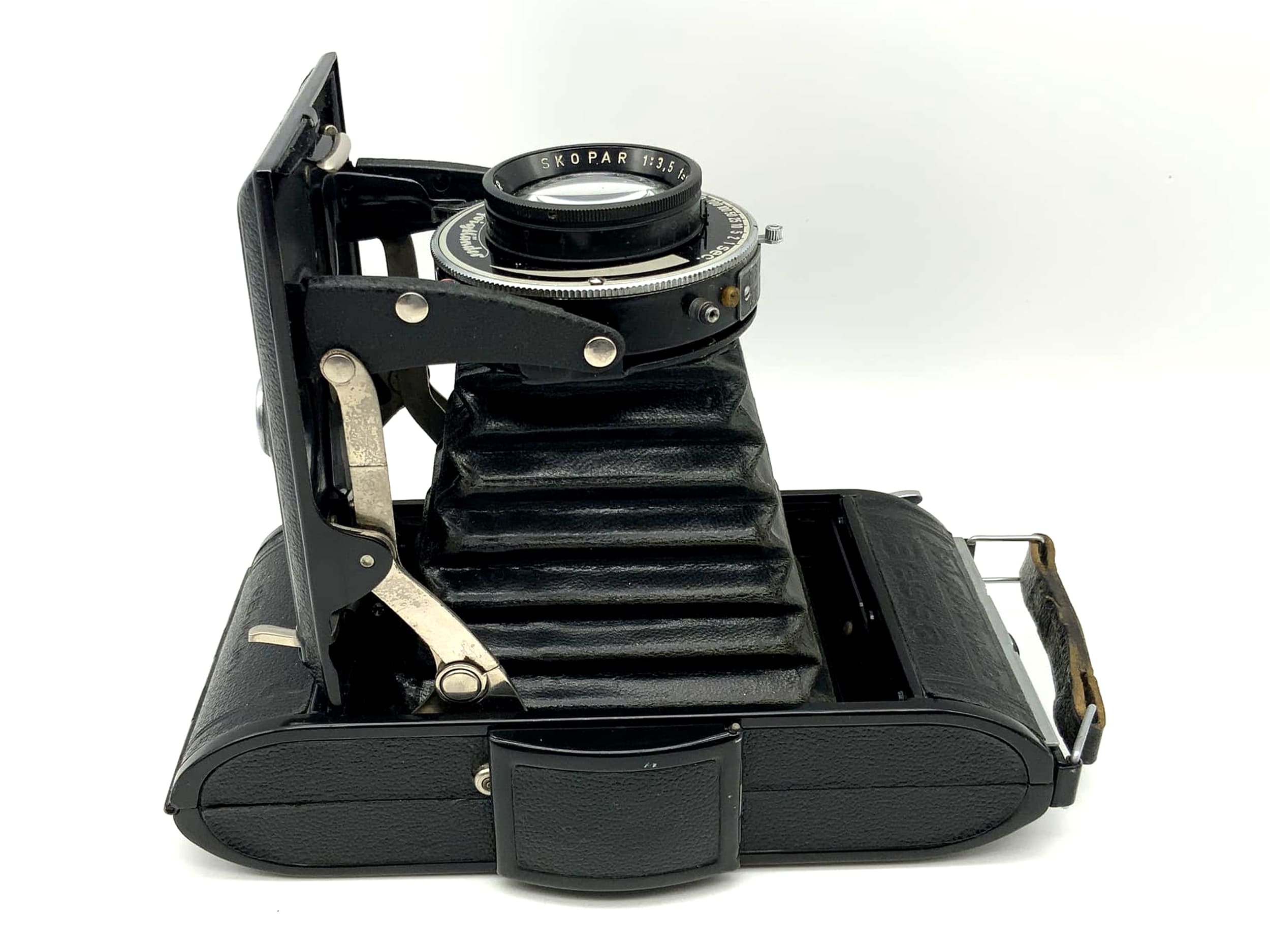 Voigtländer Bessa folding camera with Skopar 1:3.5 105mm 10.5cm AGC lens