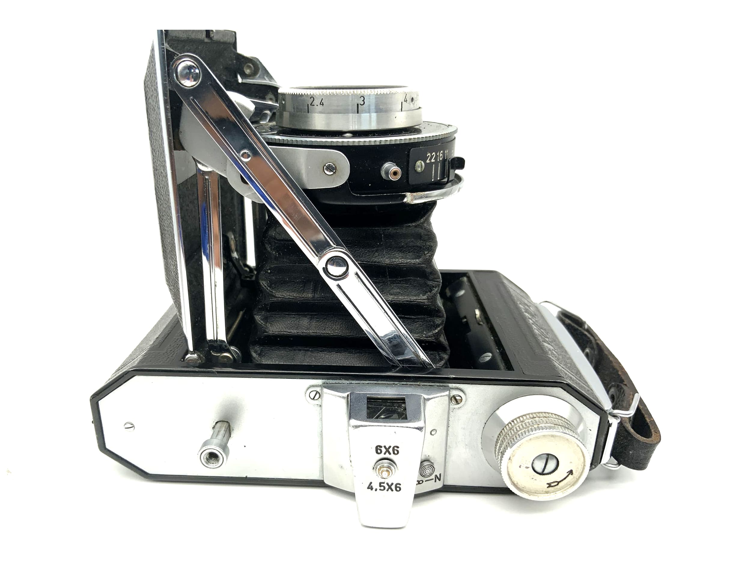 Welta Weltax folding camera with Meyer Optik Trioplan 1:3.5 75mm red V Junior lens