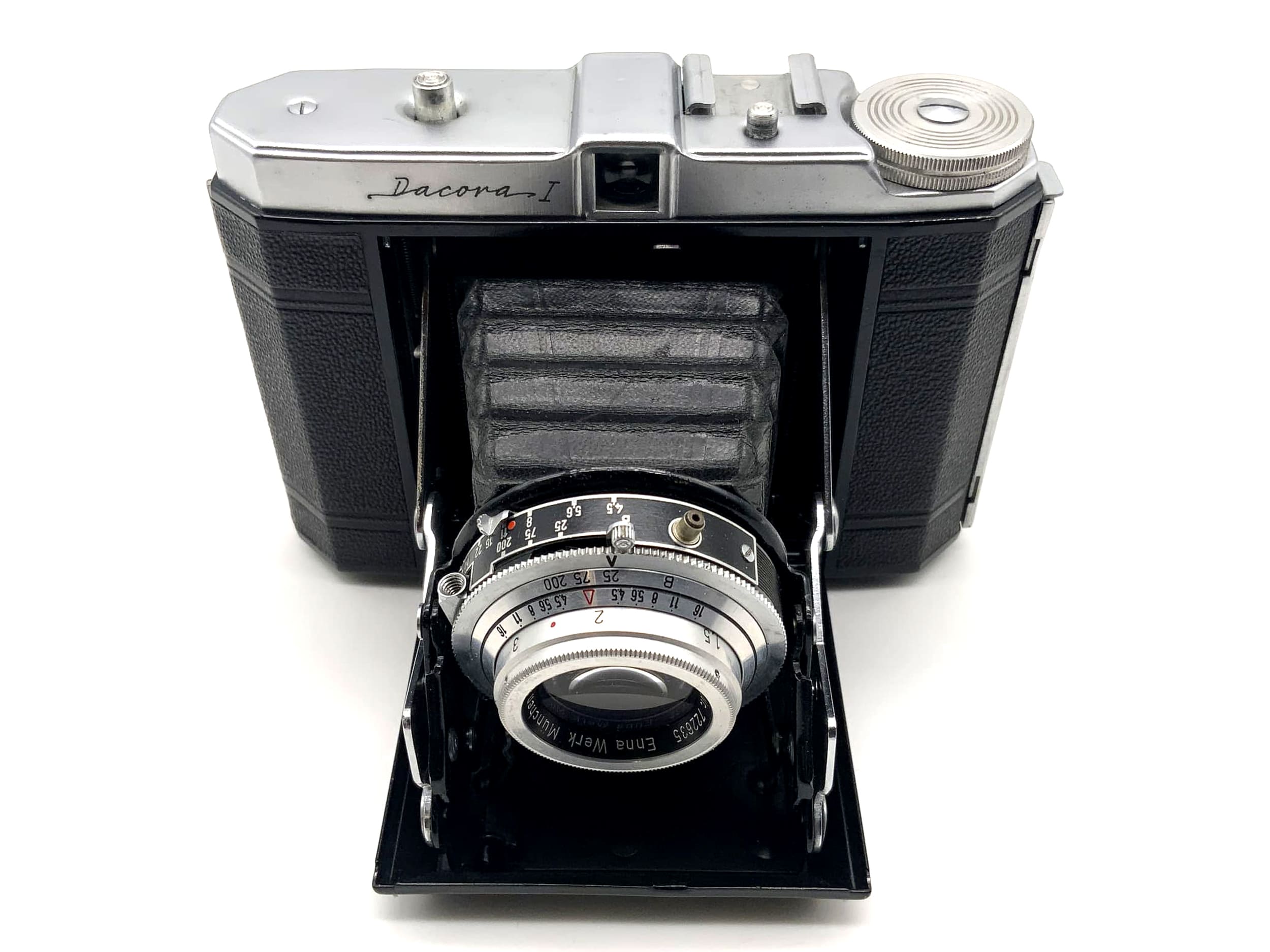 Dacora I folding camera with Ennar 1:4.5 7.5cm red C 1 Vario