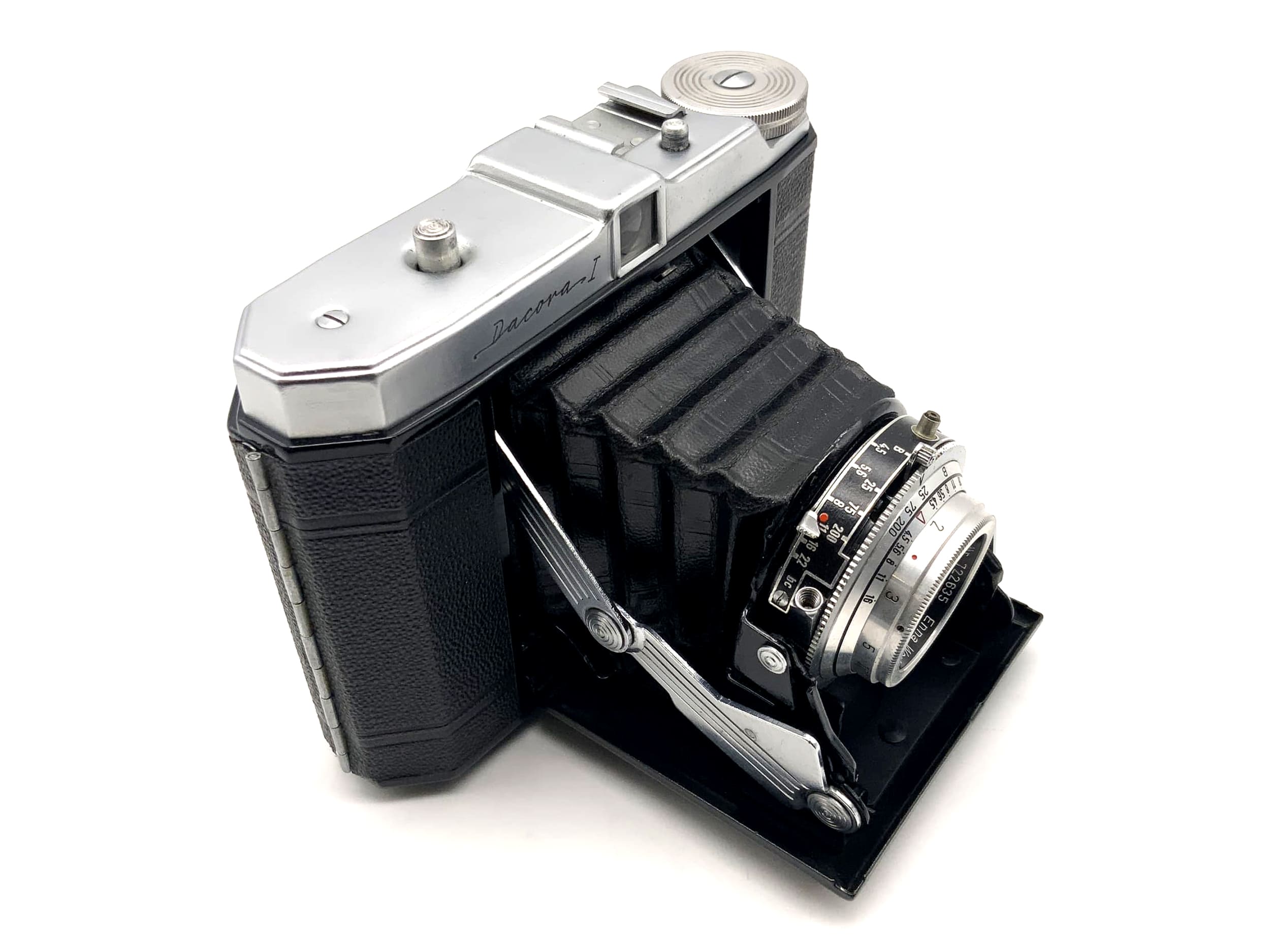 Dacora I folding camera with Ennar 1:4.5 7.5cm red C 1 Vario