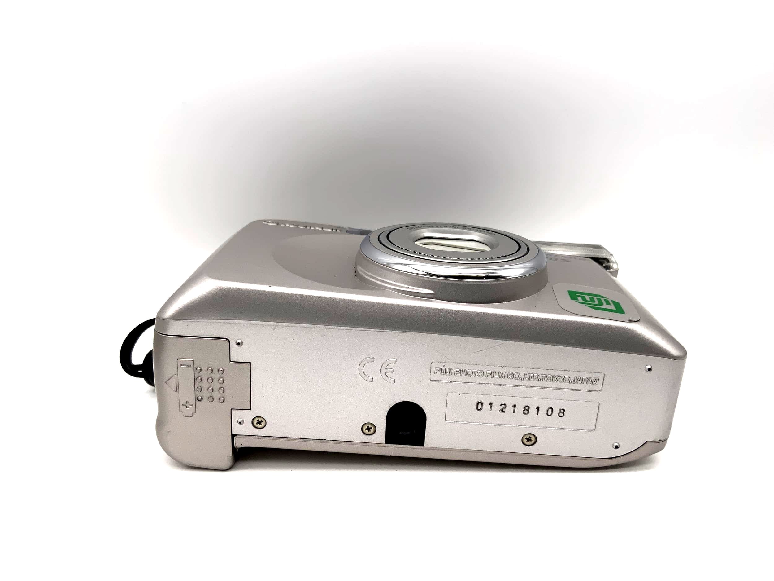 Fujifilm Zoom Date 90S Point&amp;Shoot with 38-90mm compact camera, analog camera 35mm