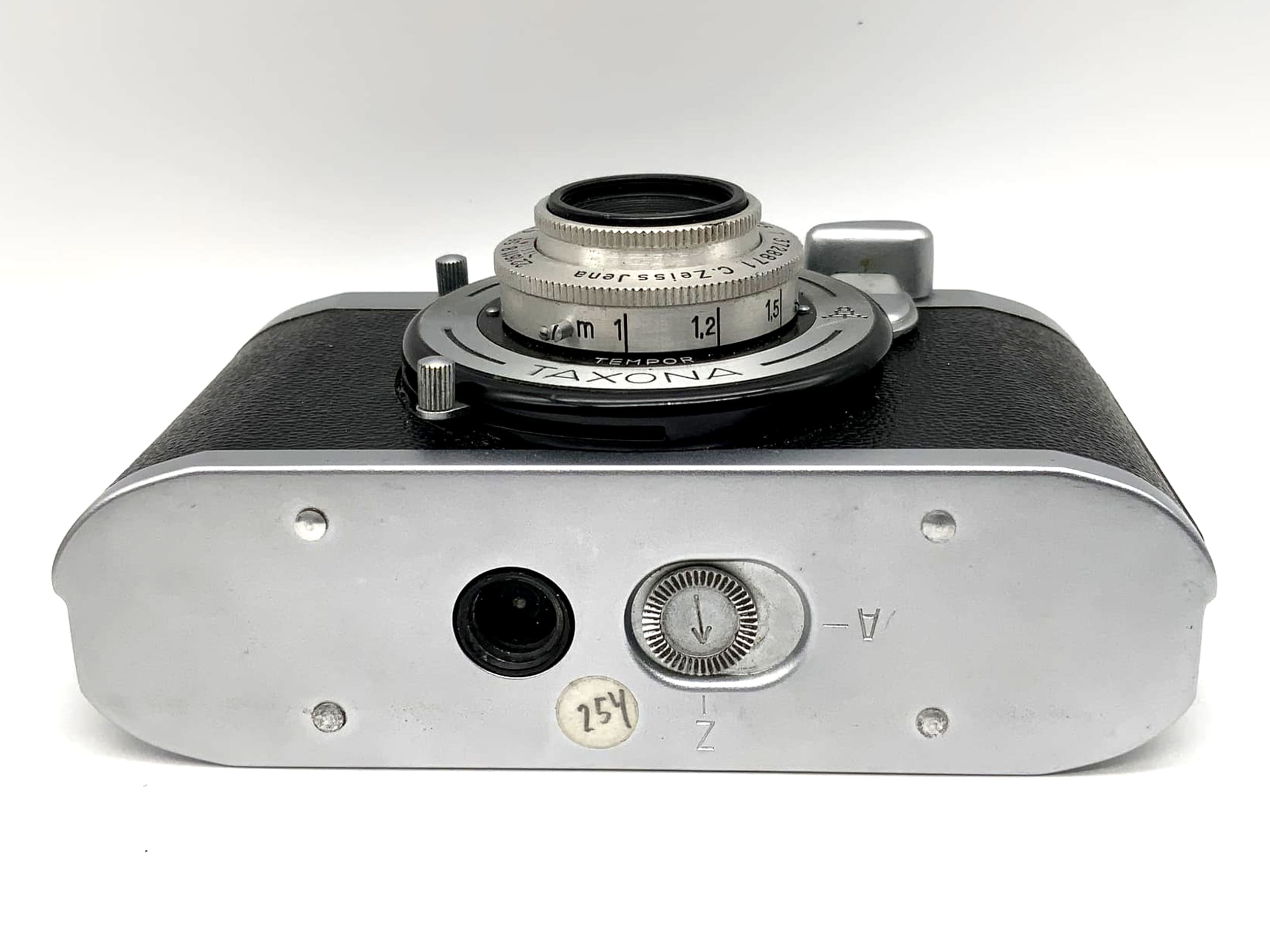 Zeiss Ikon Taxona rangefinder camera with Carl Zeiss Q1 Tessar 1:3.5/37.5 red T