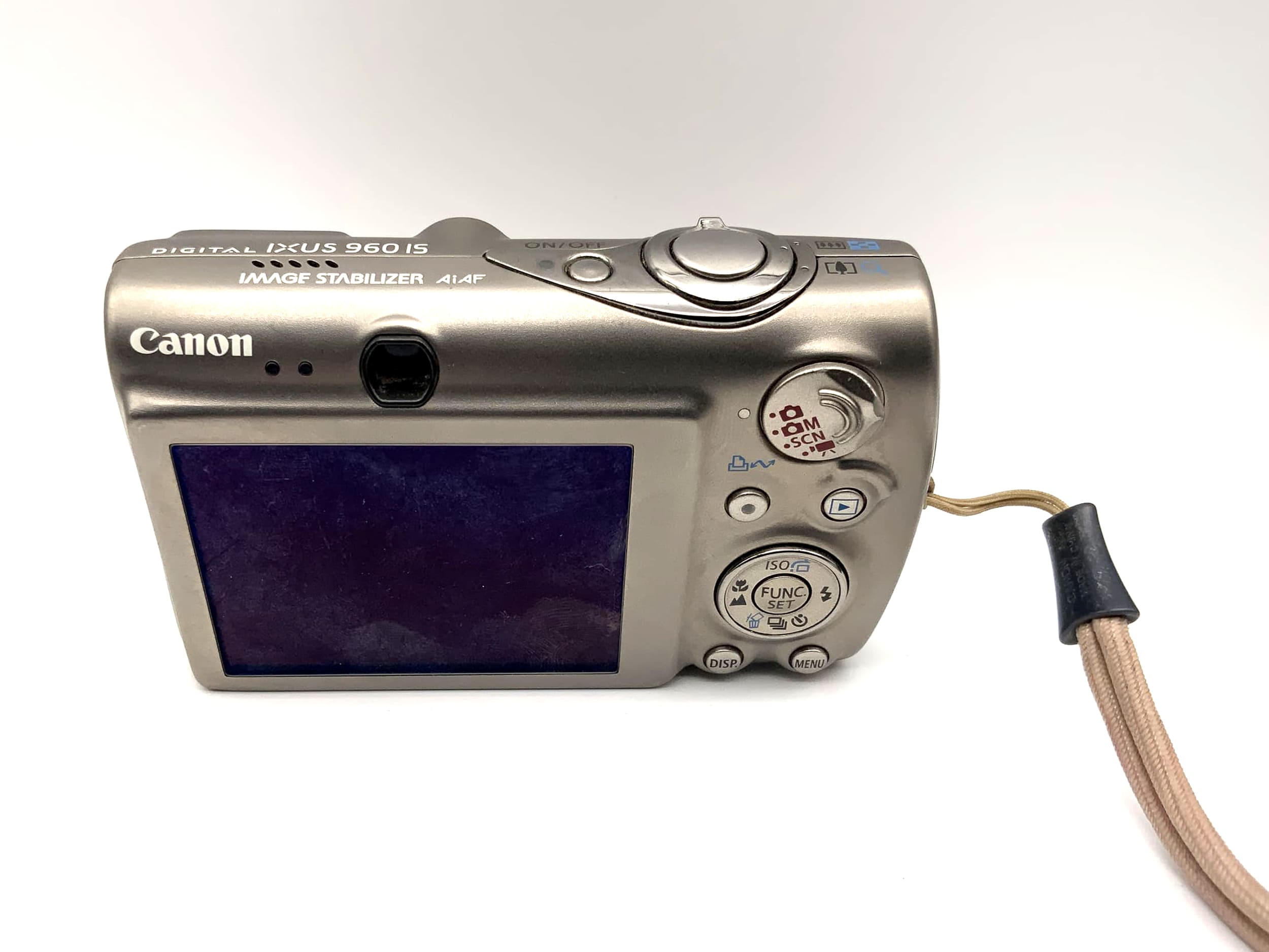 Canon IXUS 960 IS with Zoom Lens 3.7xIS 7.7-28.5mm 1:2.8-5.8 12.1 MP Titanium