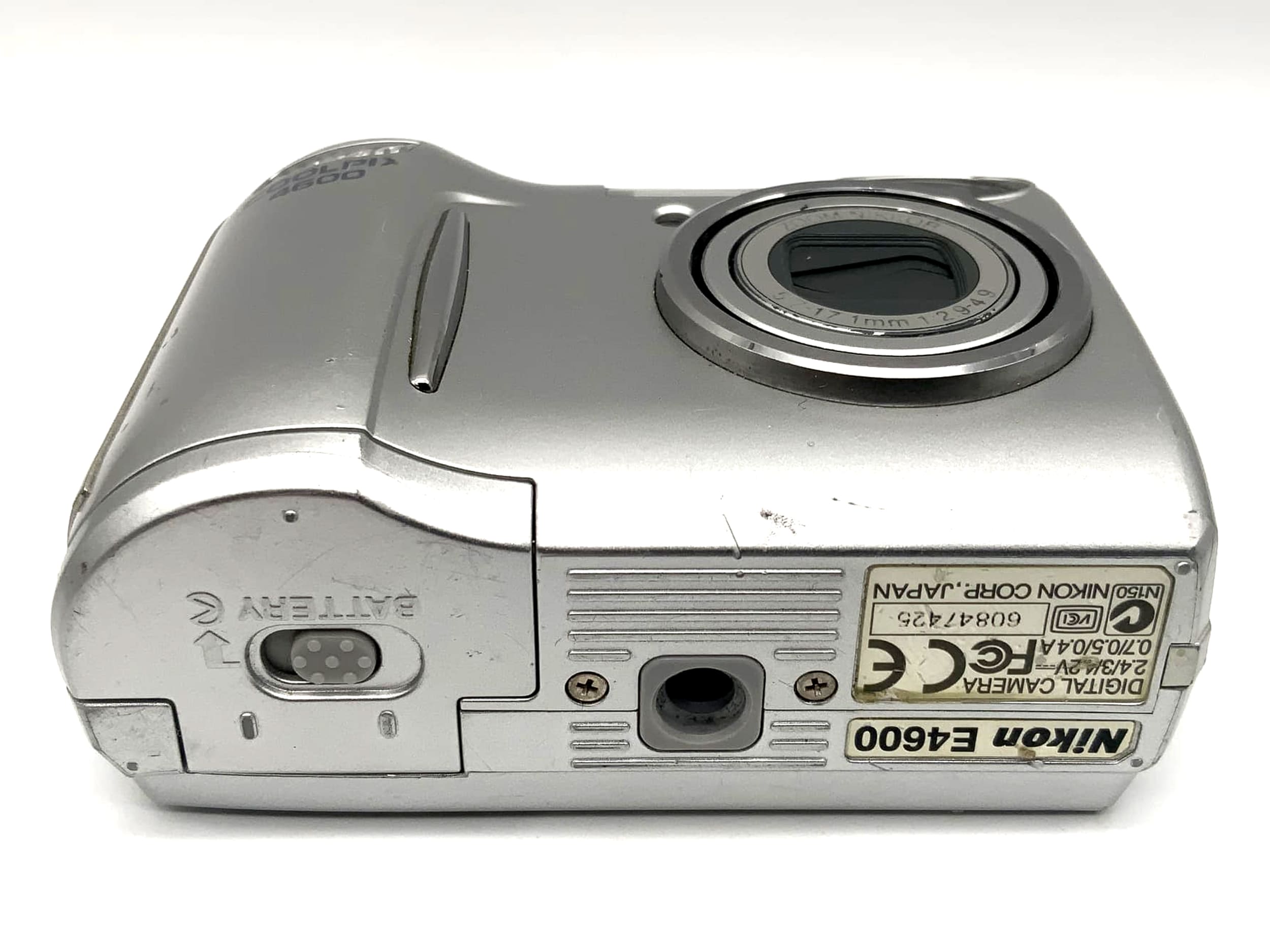 Nikon Coolpix 4600 digital camera with zoom Nikkor 5.7-17.1mm 1:2.9-4.9 lens