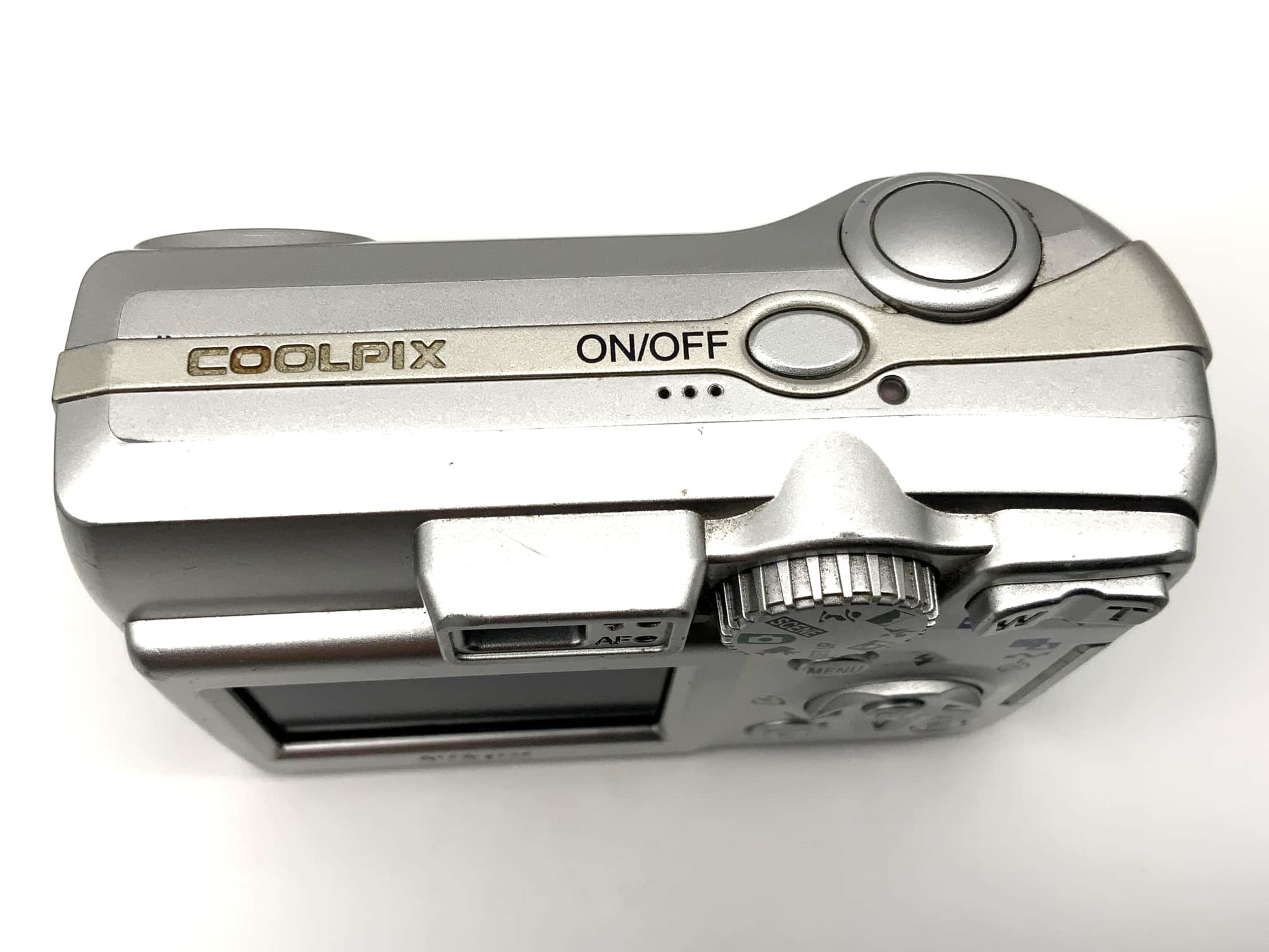 Nikon Coolpix 4600 digital camera with zoom Nikkor 5.7-17.1mm 1:2.9-4.9 lens