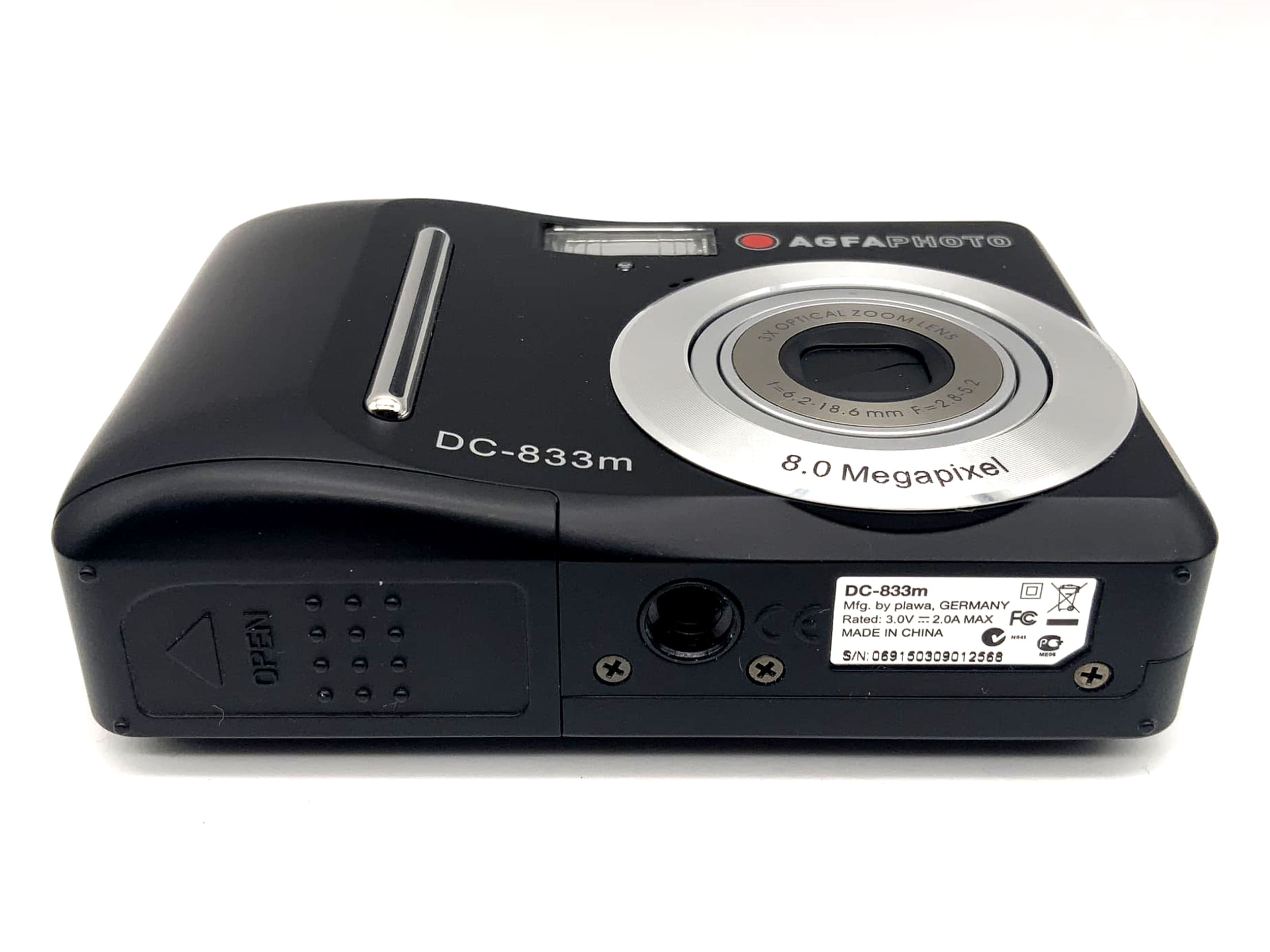 Agfa DC-833m with 3x Optical Zoom Lens f=6.2-18.6mm F=2.8-5.2 8.0 megapixels