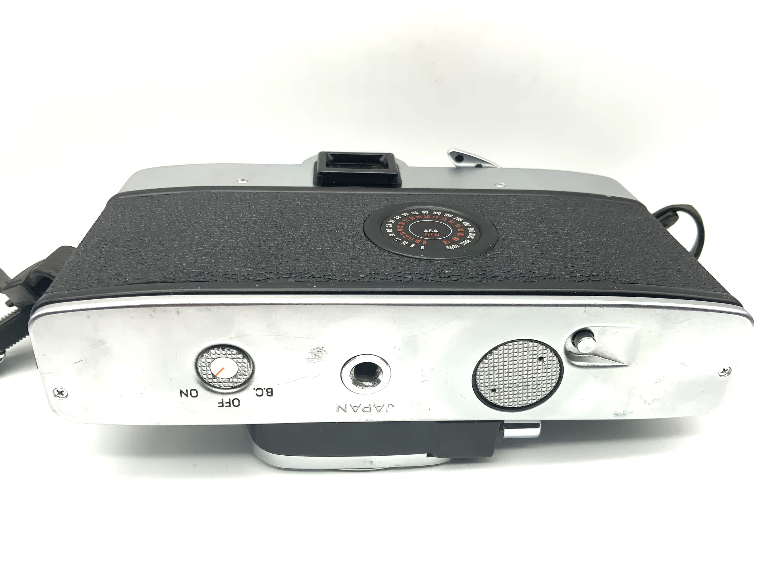 Minolta SRT 303 35mm SLR analog single-lens reflex camera (Minolta MD)