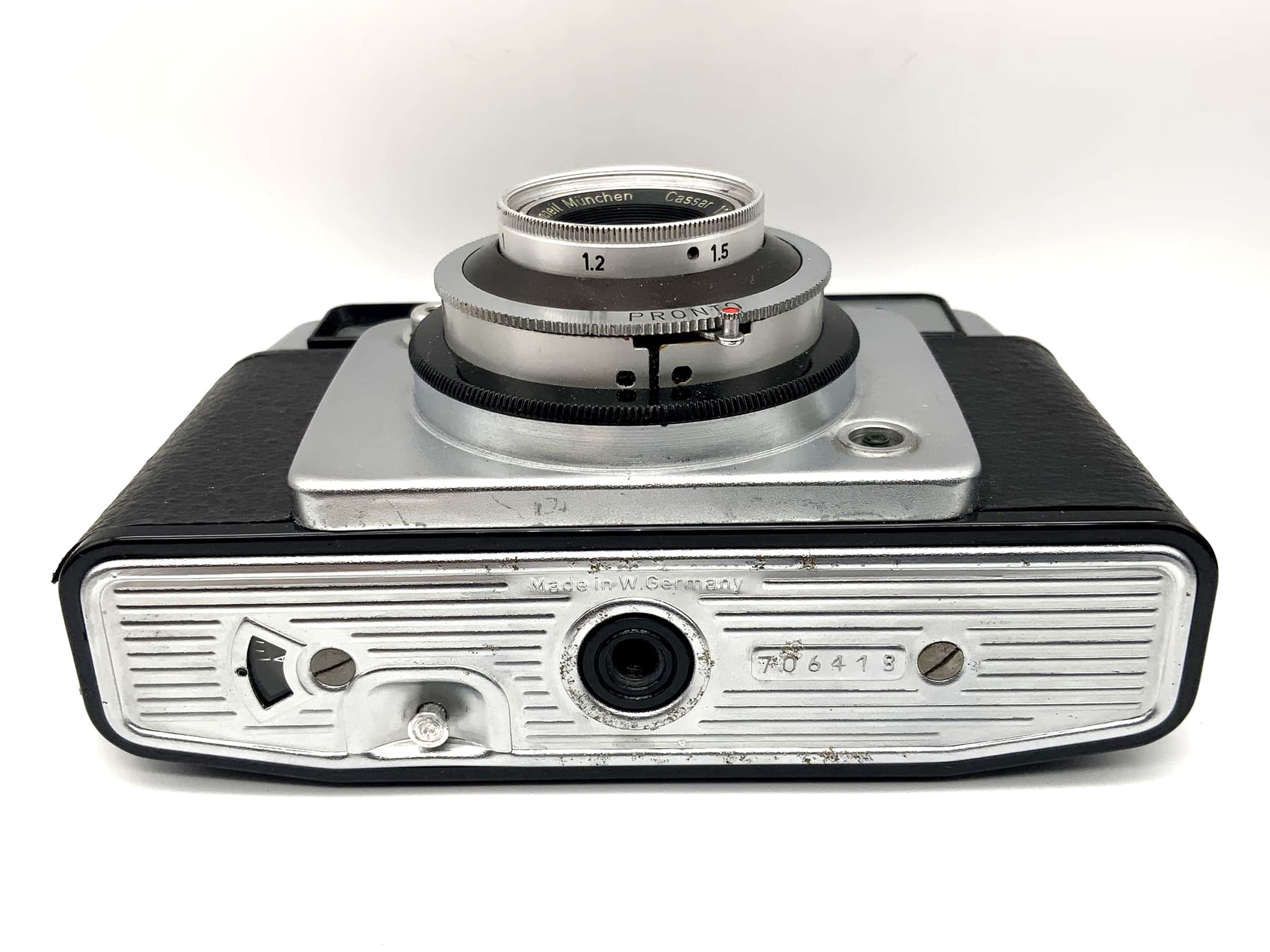 Dacora dignette viewfinder camera with Steinheil München Cassar 1:2.8/45mm Pronto lens