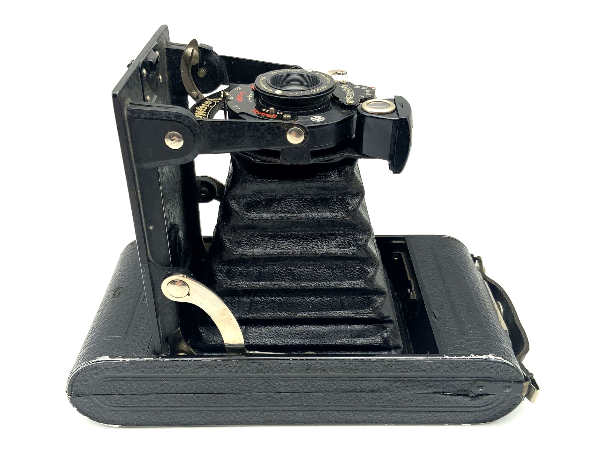 Voigtländer Bessa folding camera with Anastigmat Voigtar 1:7.7