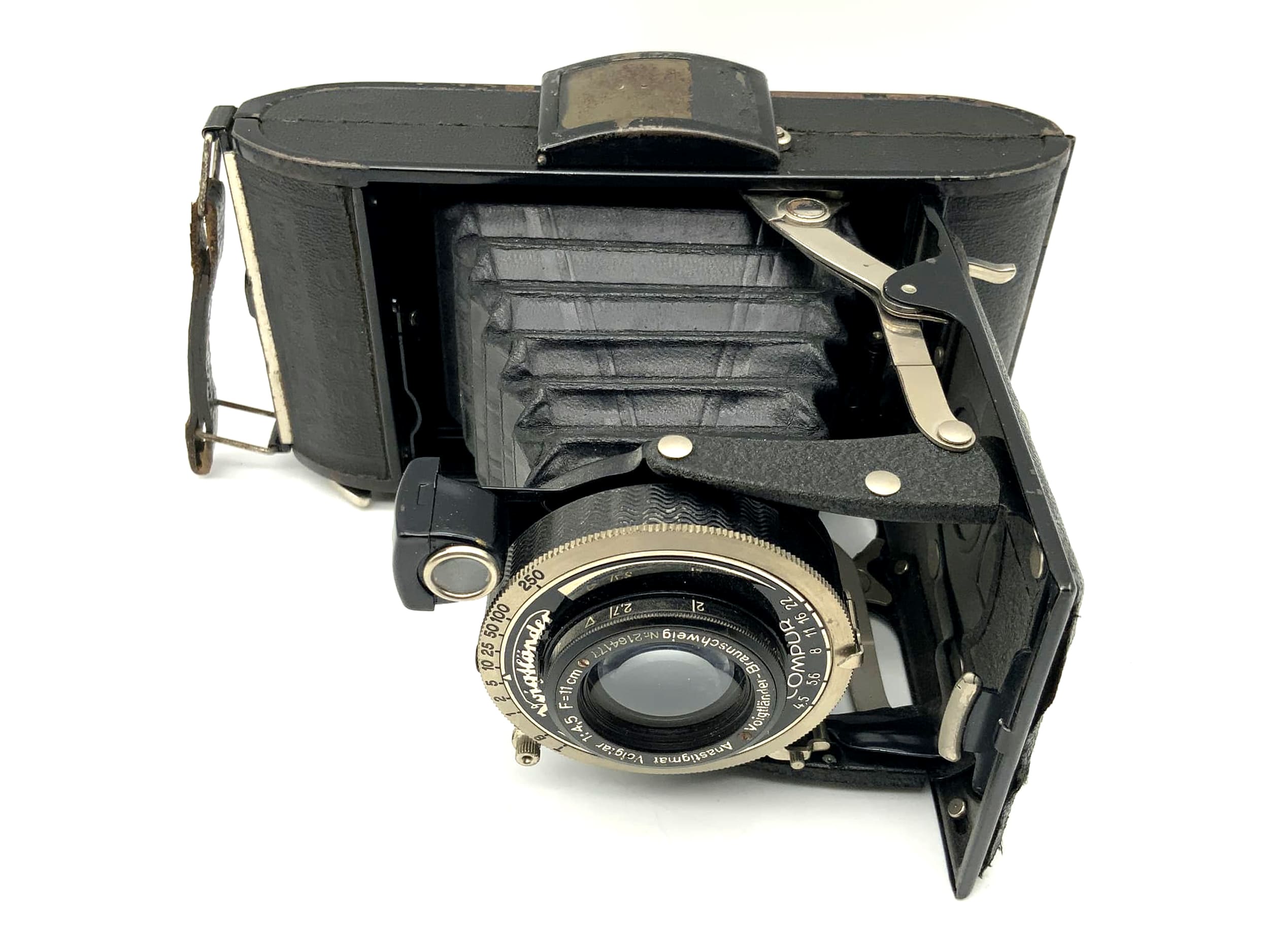 Voigtländer Bessa folding camera with Anastigmat Voigtar 1:4.5 F=11cm 6x9 Compur