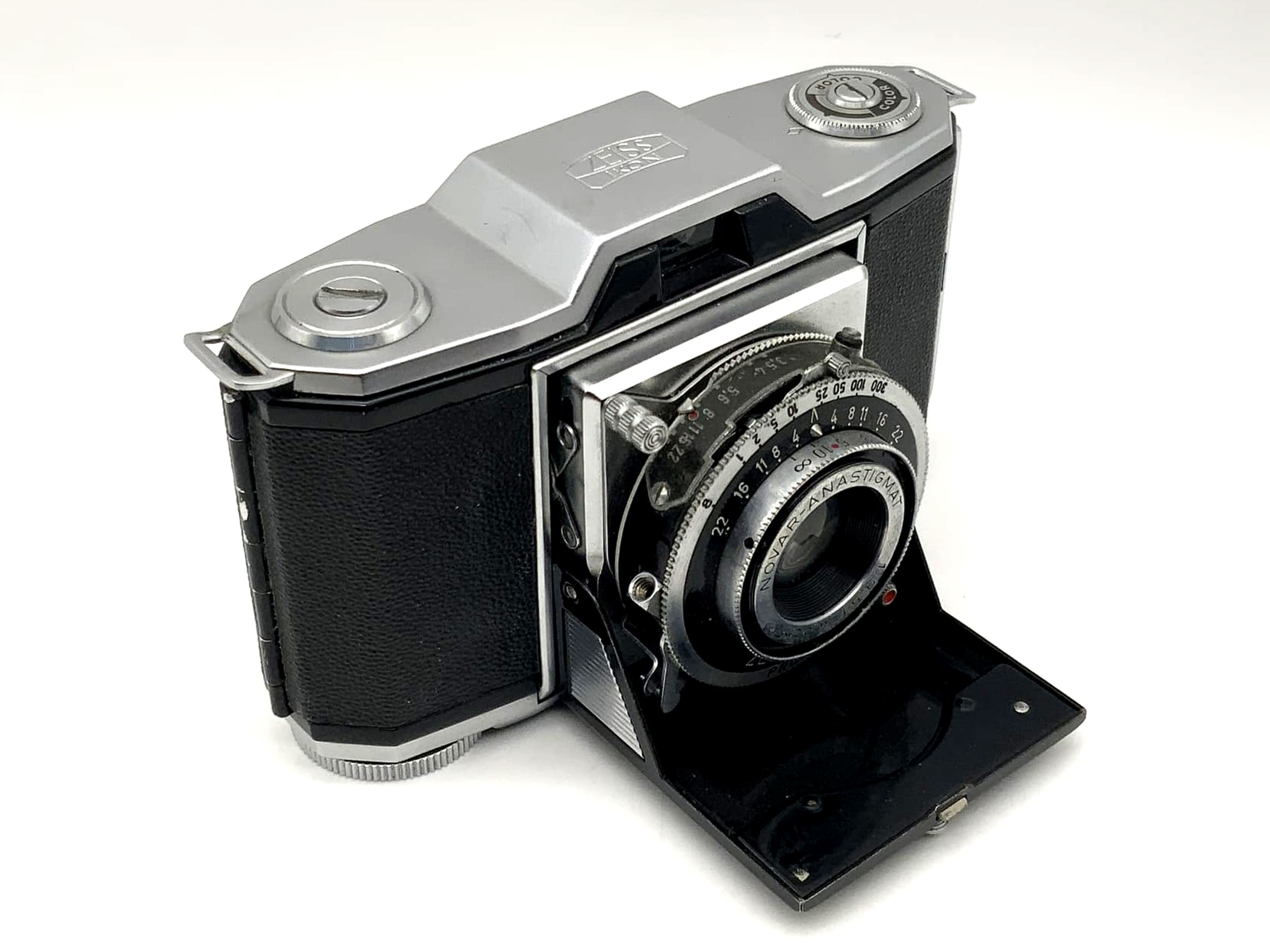 Zeiss Ikon Ikonta 522/24 folding camera Novar Anastigmat 1:3.5 f=4.5cm Prontor-S