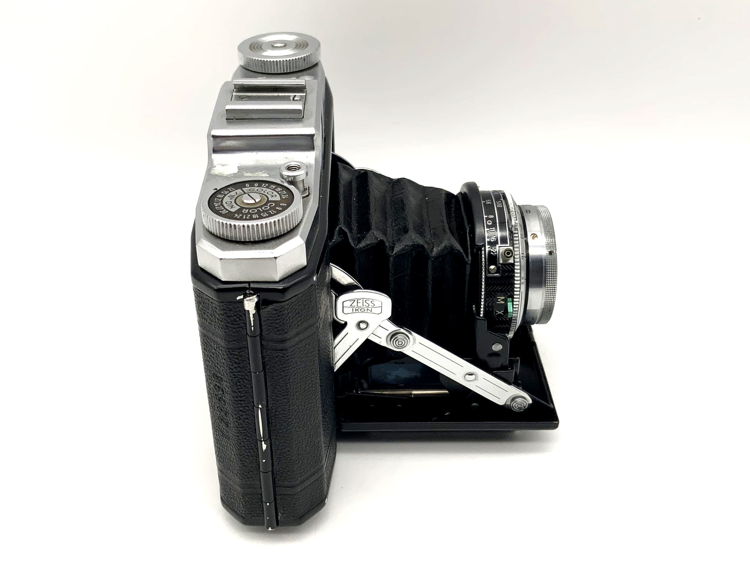 Zeiss Ikon Ikonta 523/16 with Zeiss-Opton Tessar 1:3.5 75mm red T Synchro-Compur