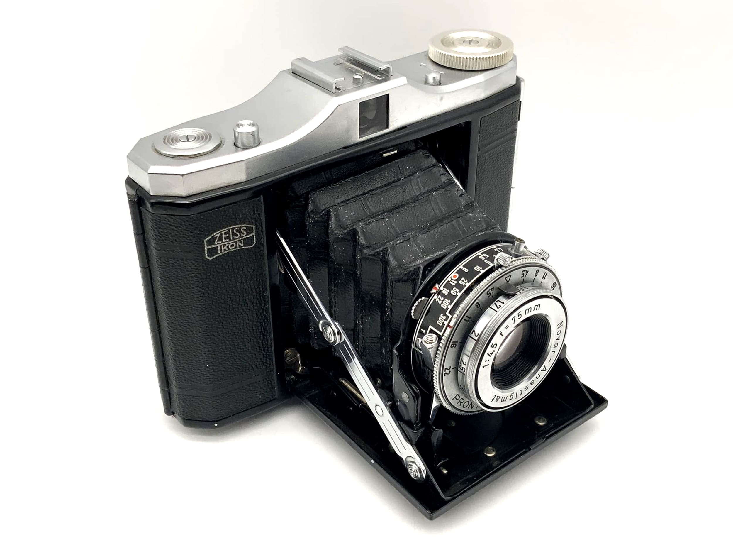 Zeiss Ikon Nettar 517/16 folding camera with Novar Anastigmat 1:4.5 f=75mm Prontor-S