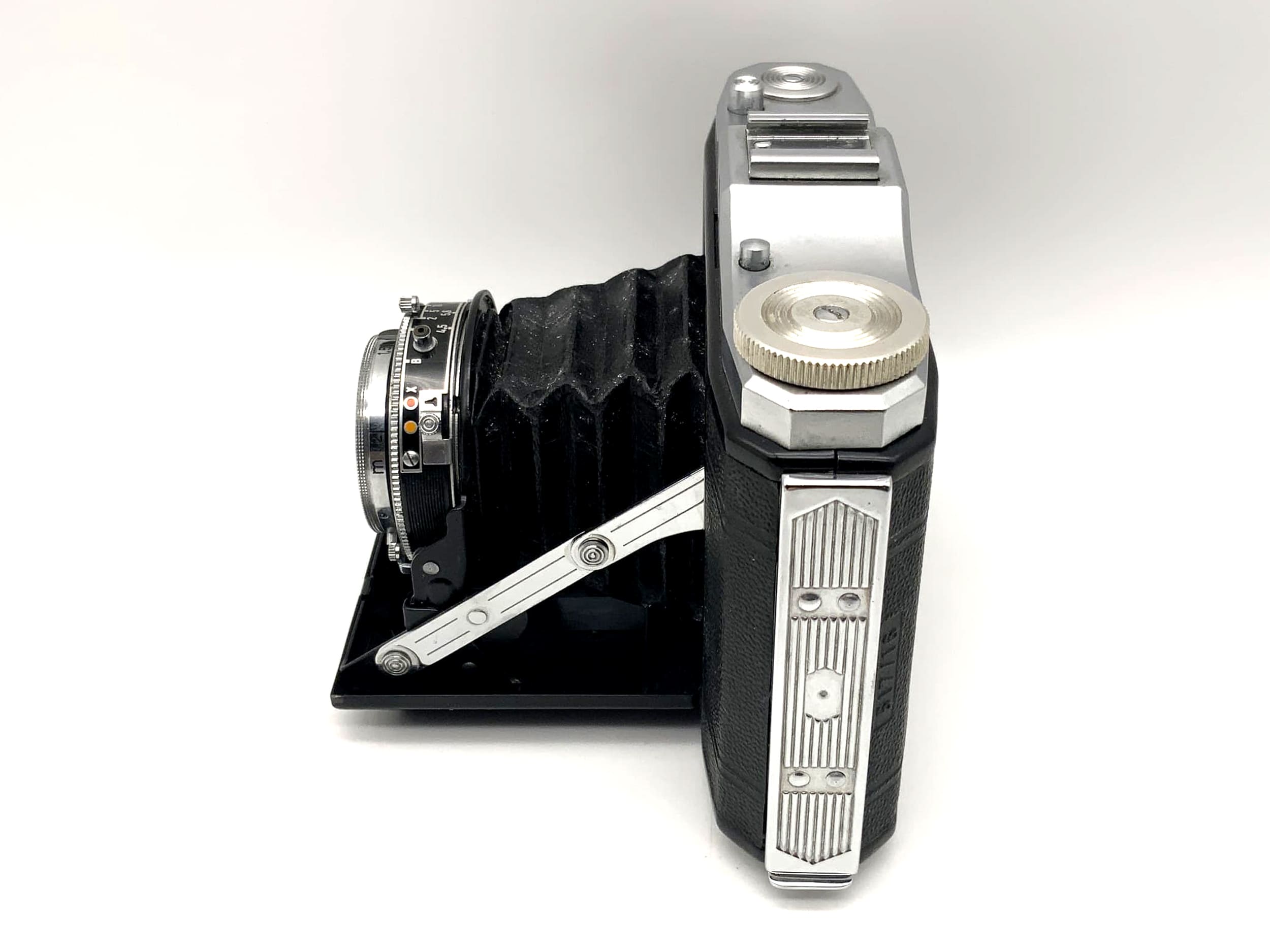 Zeiss Ikon Nettar 517/16 folding camera with Novar Anastigmat 1:4.5 f=75mm Prontor-S