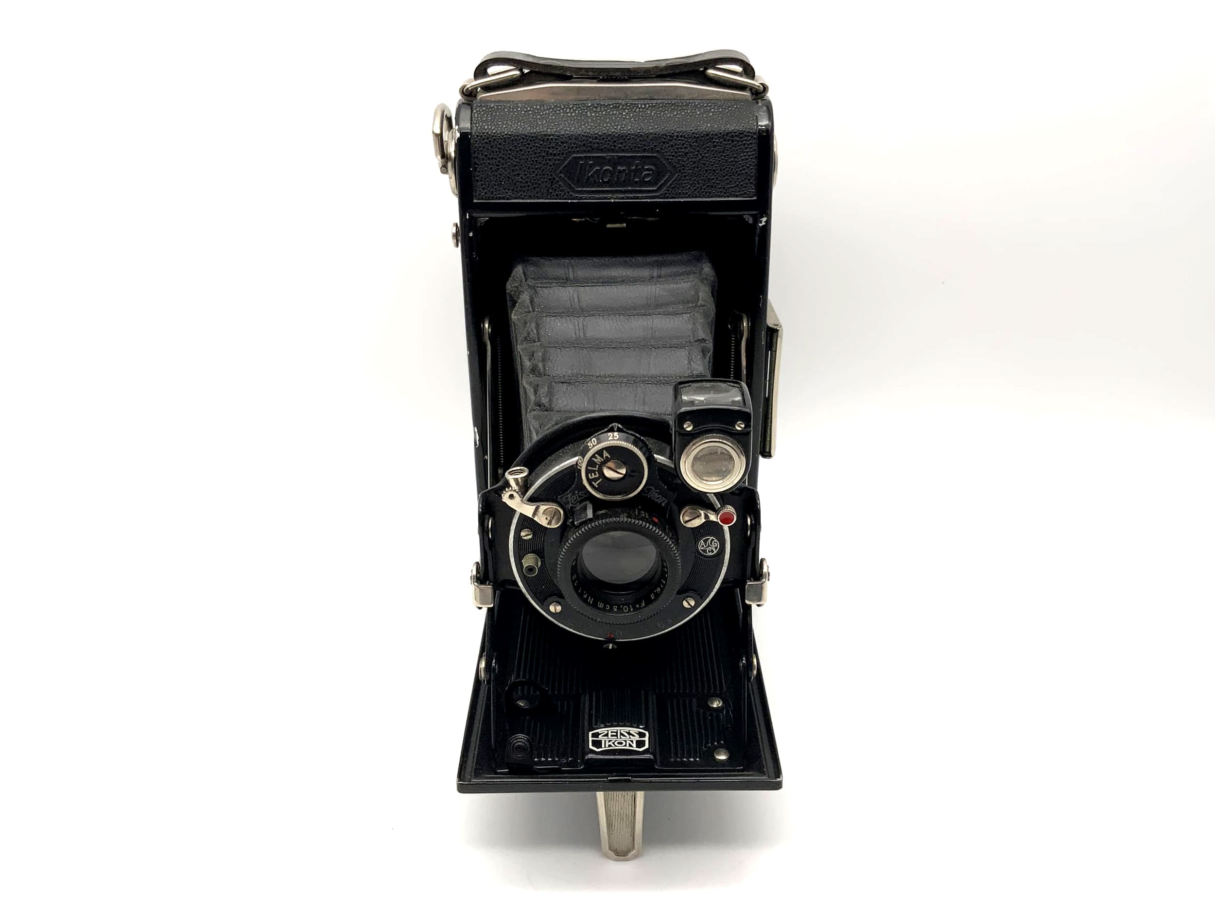 Zeiss Ikon Ikonta 520/2 folding camera with Novar Anastigmat 1:6.3 F=10.5cm